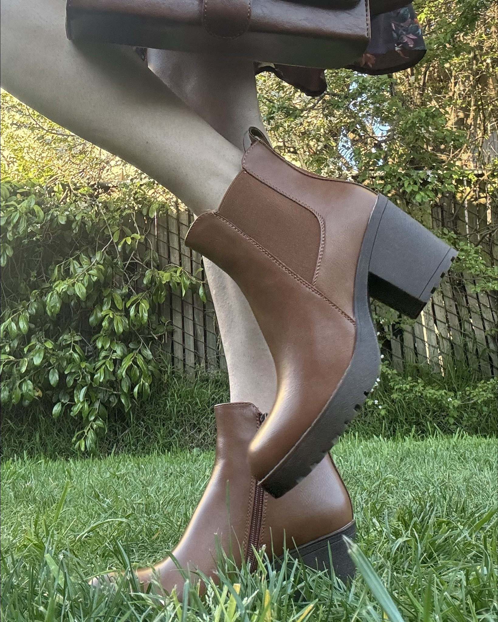 Vepose - Women's Thick Heel Ankle Boots, Retro Chelsea Style, Short, Platform and Zipper, Model 999

#LTKSeasonal #LTKSaleAlert #LTKootd