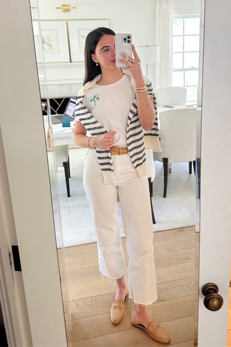 Easy everyday look! I styled my emilyOandbows hydrangea t-shirt with white pants and raffia accessories! 