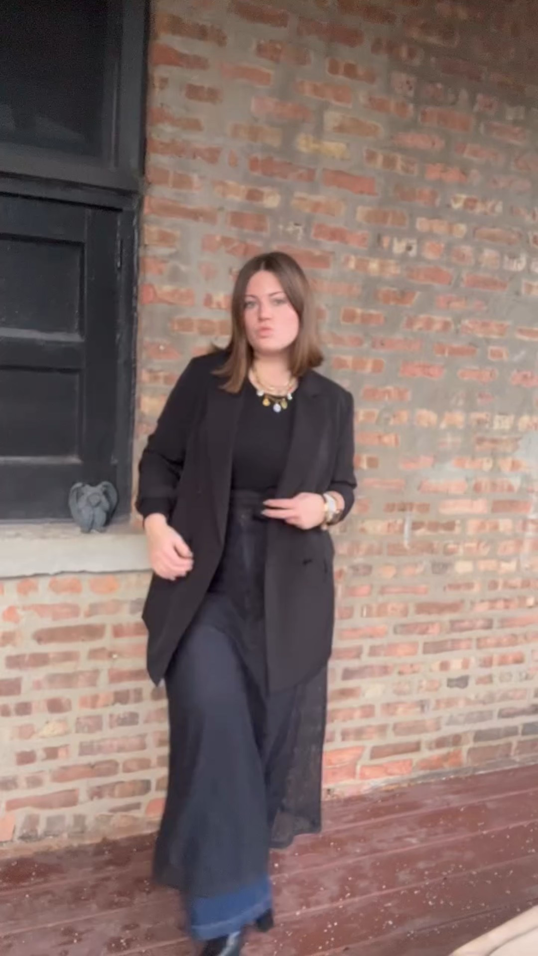 jury’s out… Belt or no belt?!
