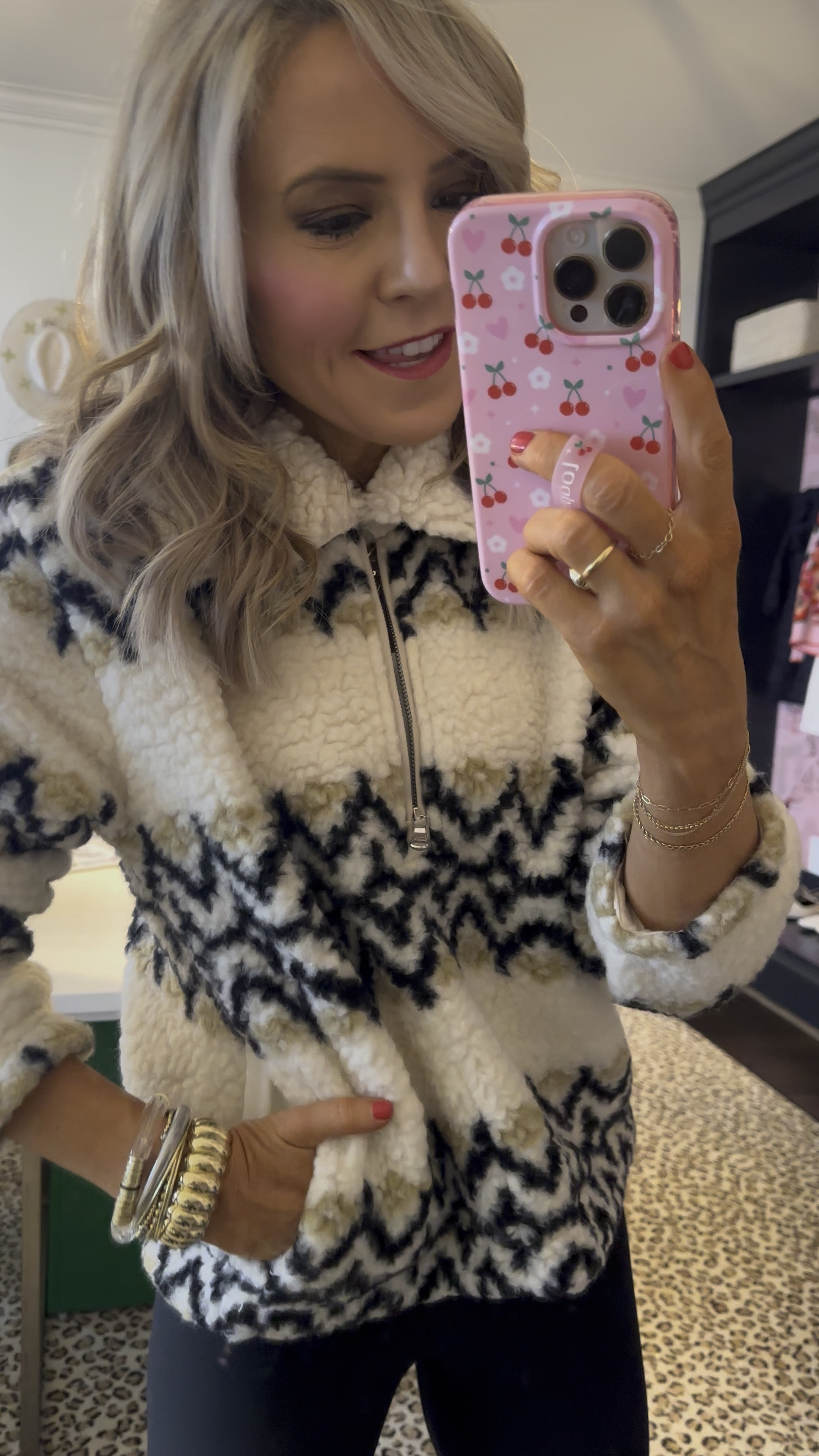 keeping it cozy and casual today! wearing XS in Sherpa and XS in leggings | 


#LTKSaleAlert #LTKSeasonal #LTKStyleTip