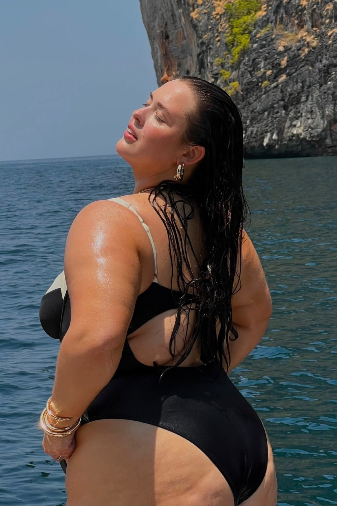 🌊

Swim, plus size swimsuit, one piece swimsuit, swimsuit, vacation outfit, beach outfit 

#LTKPlusSize #LTKStyleTip #LTKSwim