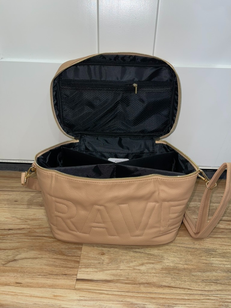 my fav travel bag for hair or makeup✨

#LTKGiftGuide #LTKBeauty #LTKItBag