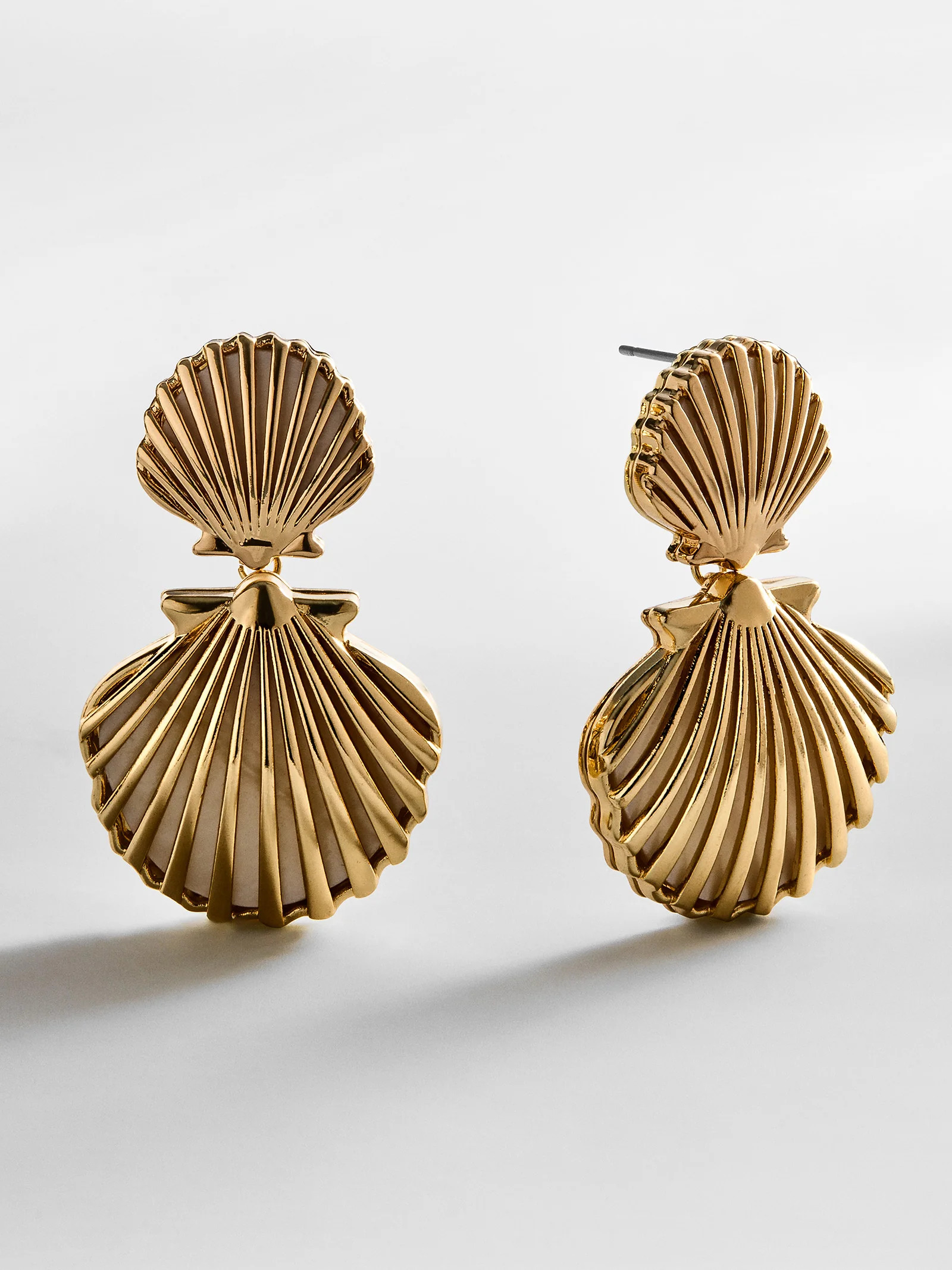 Marni Seashell Earrings - Gold/Pearl | BaubleBar
