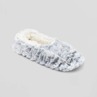 Women's Chevron Faux Fur Cozy Pull-On Slipper Socks - Gray Chevron M/L | Target