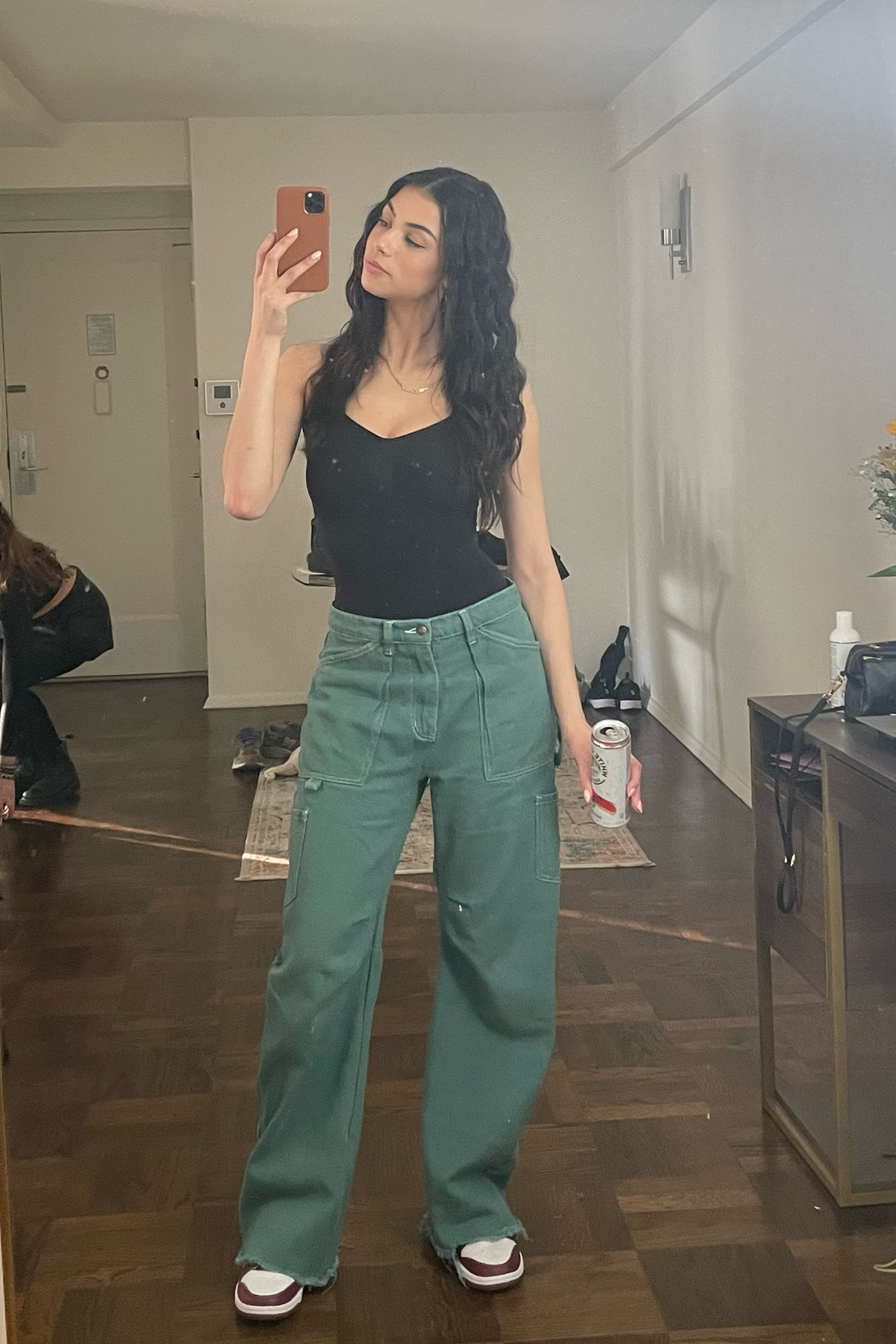 casual day outfit, how to style cargo pants, skims bodysuit outfit inspo 

wearing size xs in skims bodysuit
wearing size 2 in cargos 