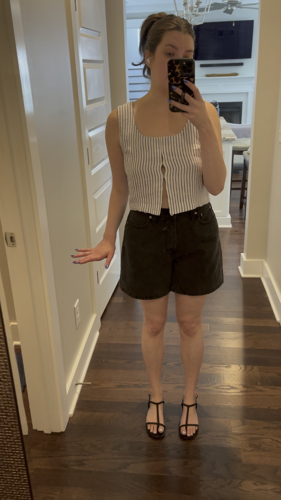 New Abercrombie denim shorts paired with my new Madewell tank and sandals. I think I love these shorts? Still undecided. 

(I muted myself so you don’t have to hear my yapping lol)

#LTKFestival #LTKVideo #LTKStyleTip