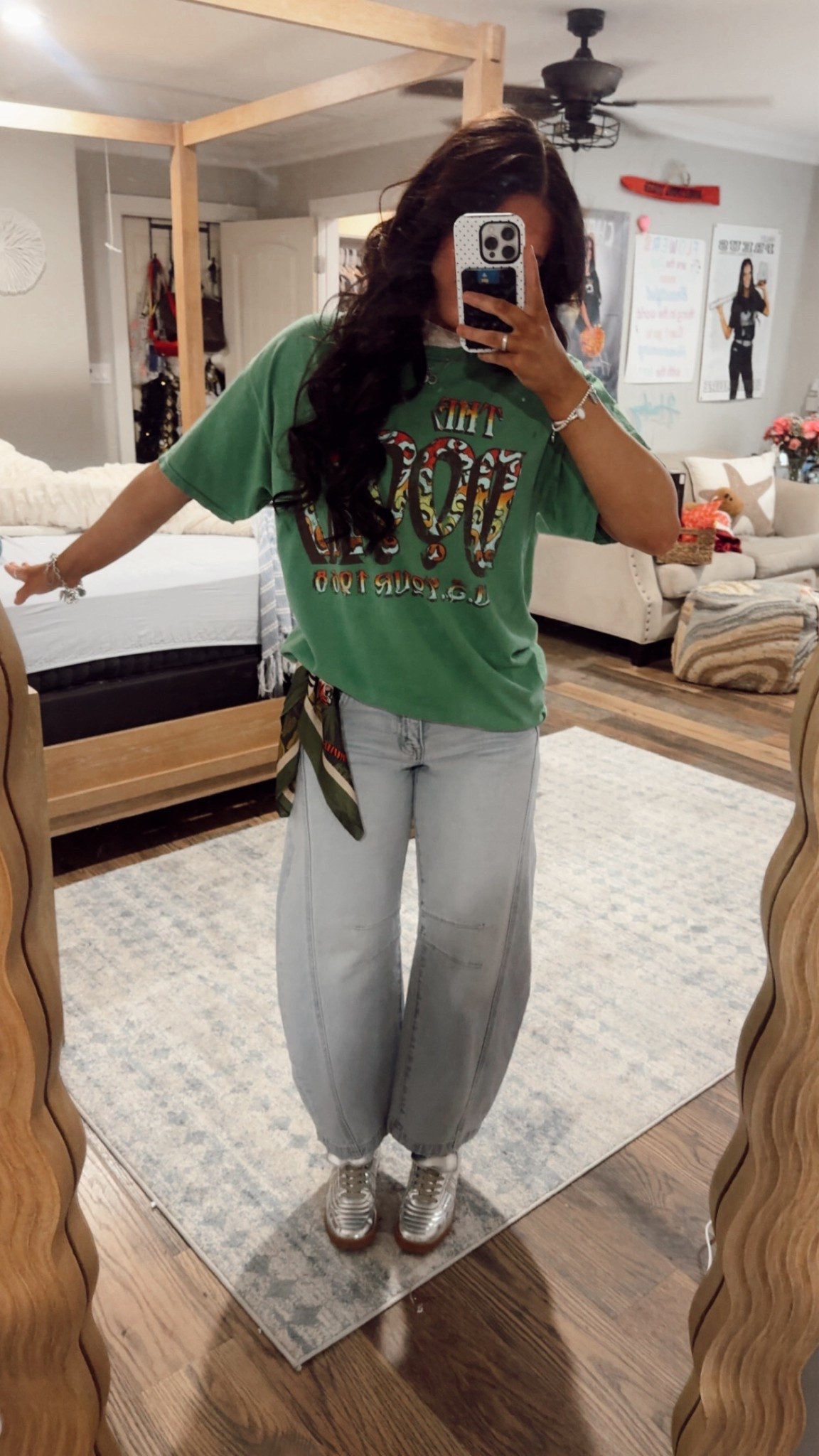 Barrel jeans are in!!

#LTKdayinmylife #LTKootd #LTKgrwm