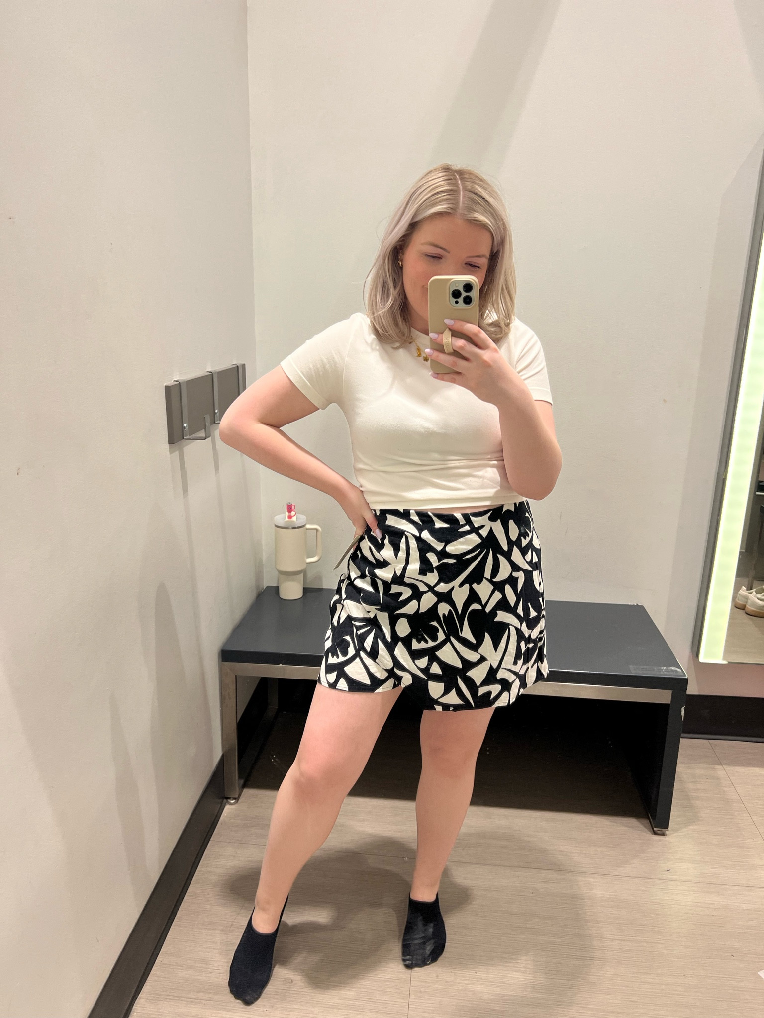 wearing a size 12. comfy and roomy for being a zip back. this is actually a SKORT!! also comes in brown😍