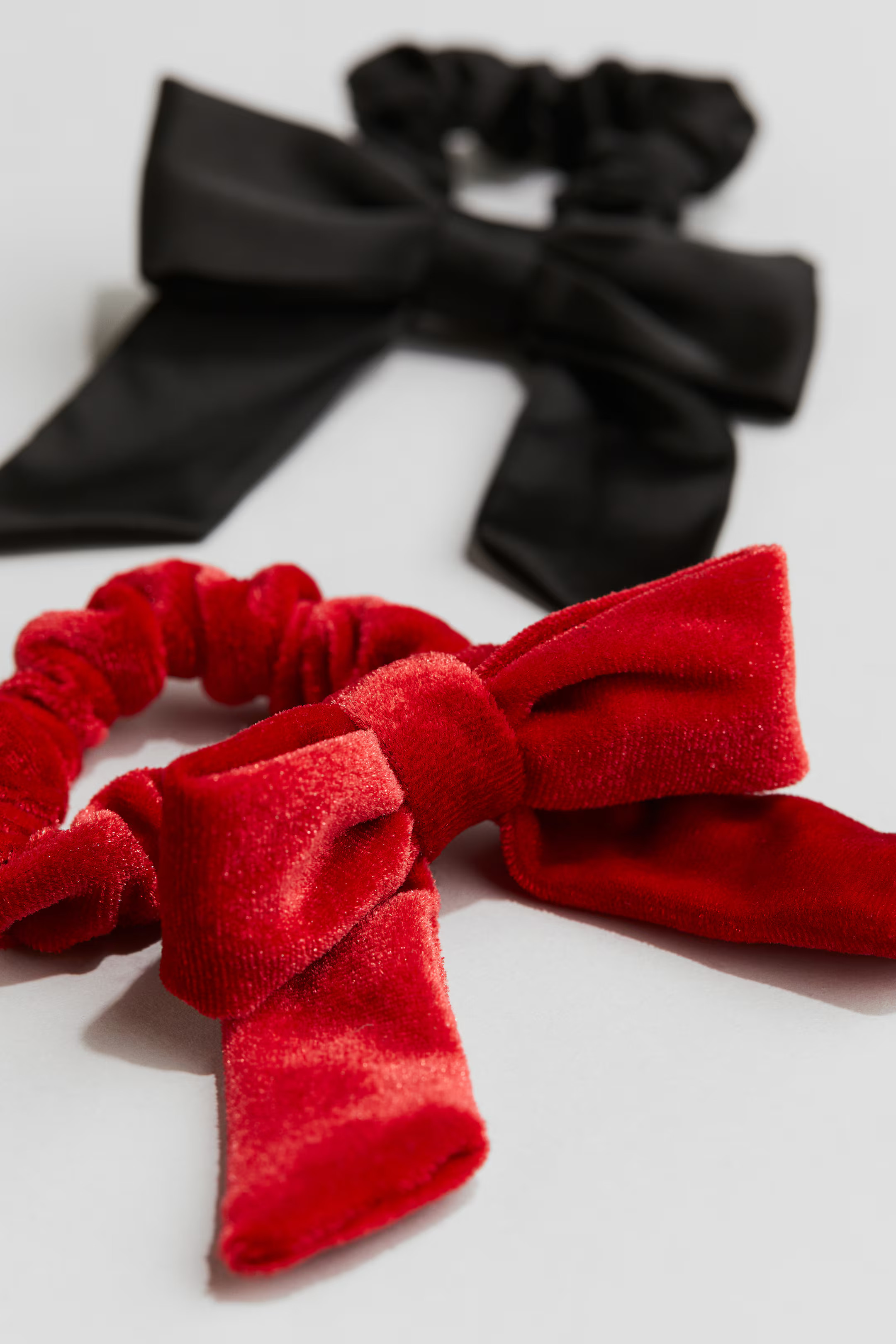 2-pack Bow-detail Scrunchies - Black/red - Kids | H&M US | H&M (US + CA)