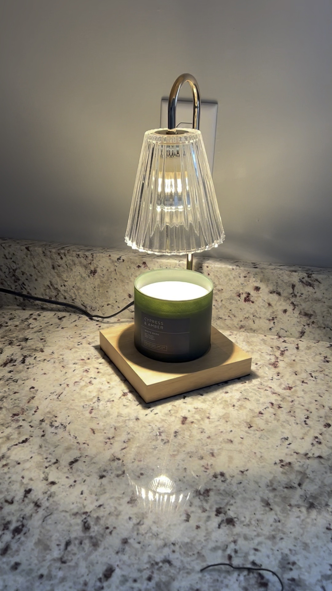 This candle lamp warmer is so beautiful! I love that you get the strong scent of the candle without the smoke! 
• Has a 2h, 4h, and 8 hr timer 
• Can dim or brighten the bulb 
• No more worrying if you left a candle burning 

#LTKhome #LTKVideo