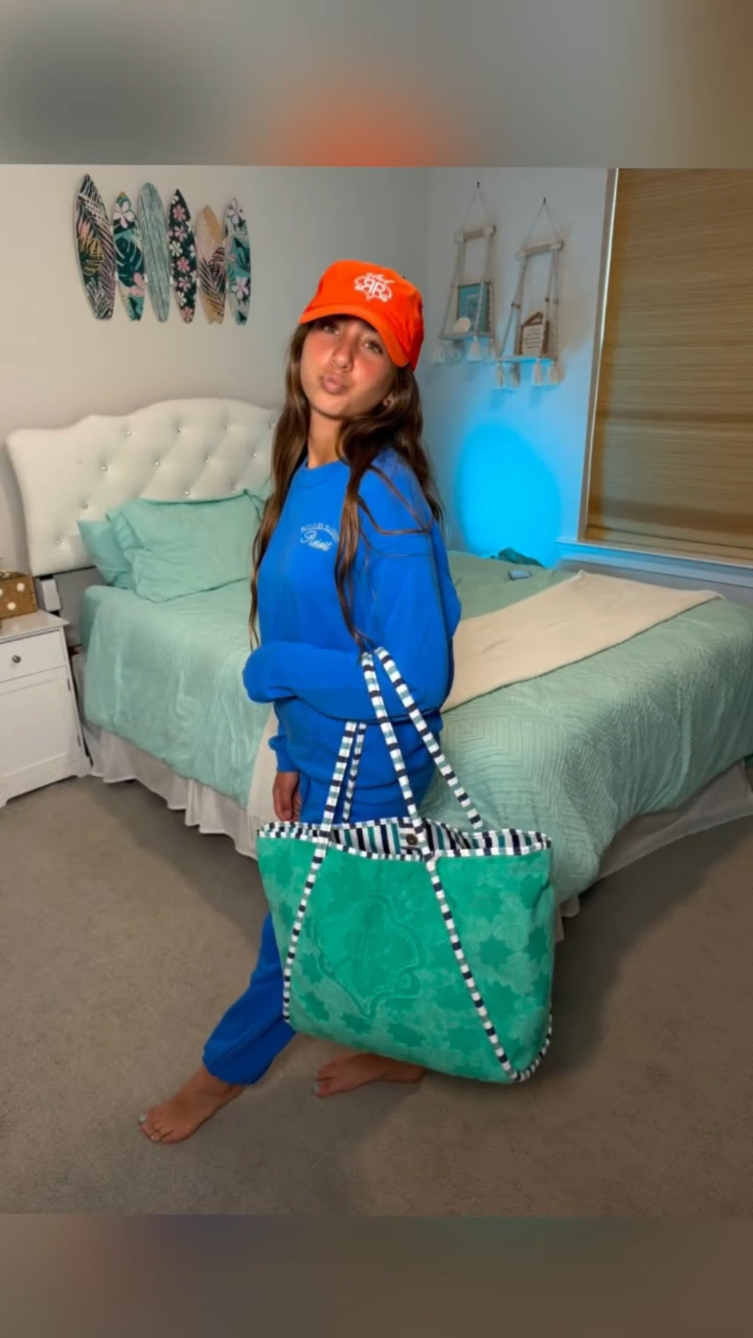 TARGET x ROLLER RABBIT Tour 💖💙🧡🐇🎯 @target @rollerrabbitofficial 👆link in bio 🛍️
• Hat • Sweatshirt • Sweatpants • Towel • Beach Bag 🌊
#targethaul #ootd #rollerrabbit #targetfinds #real