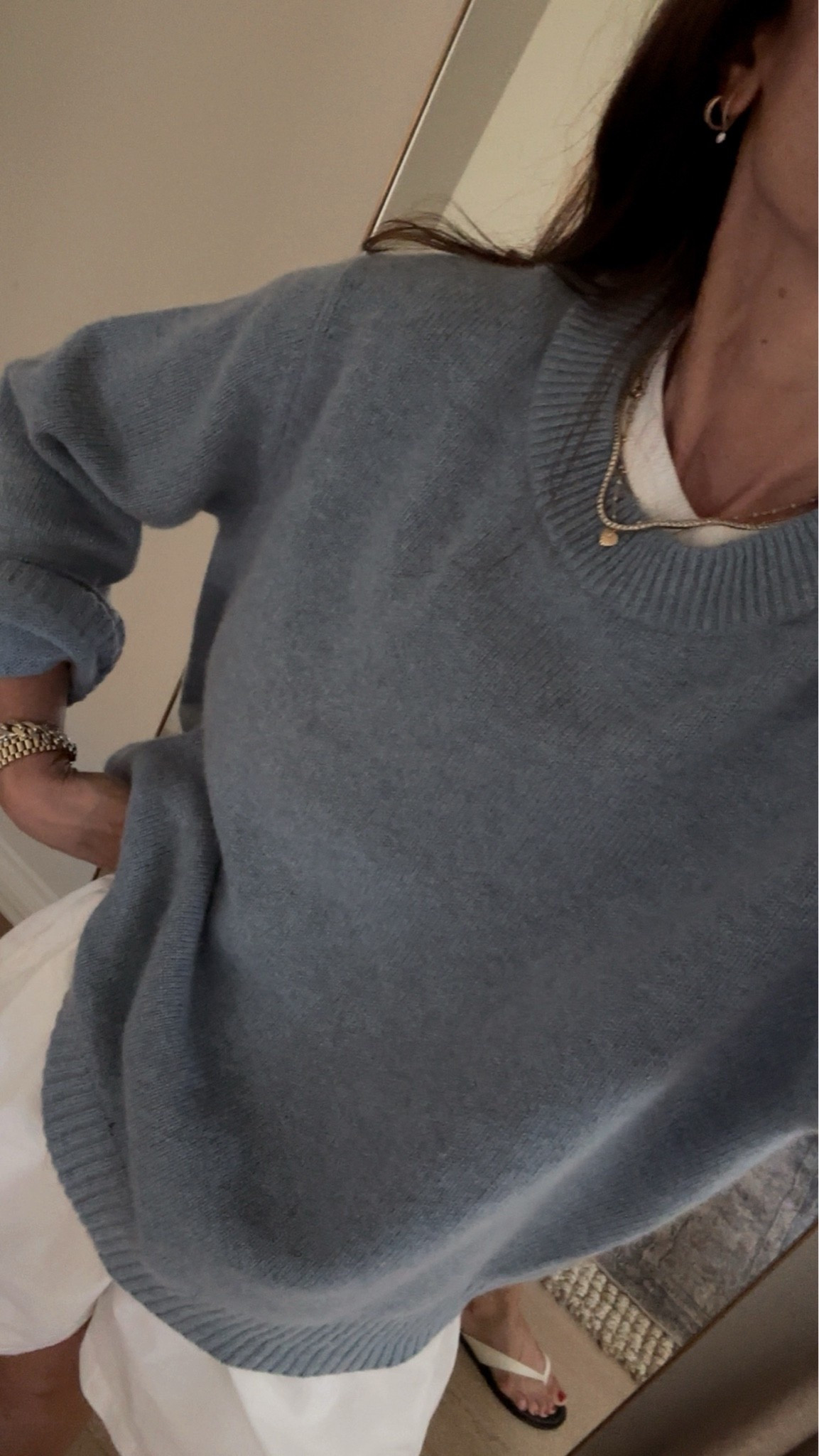 This faded denim cashmere sweater is such a beautiful color for now and later. I own this sweater in multiple colorways, and love the fit and feel. It’s naturally relaxed, so no need to size up. #quincepartner @onequince