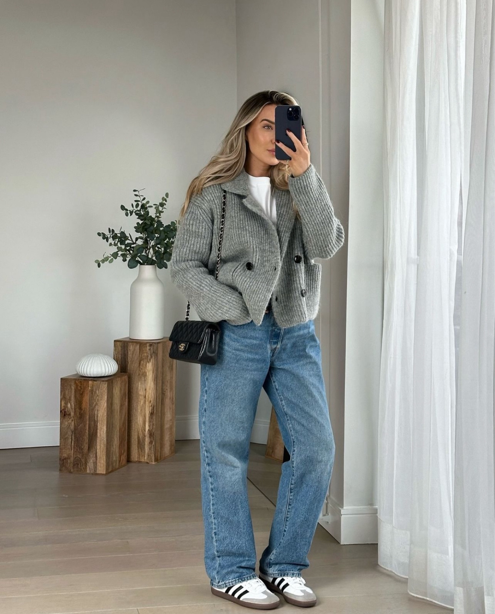 Cosy causal look for autumn walks and coffee dates 🩶 grey coat jacket and my classic white tee and blue jeans 

#LTKautumn
