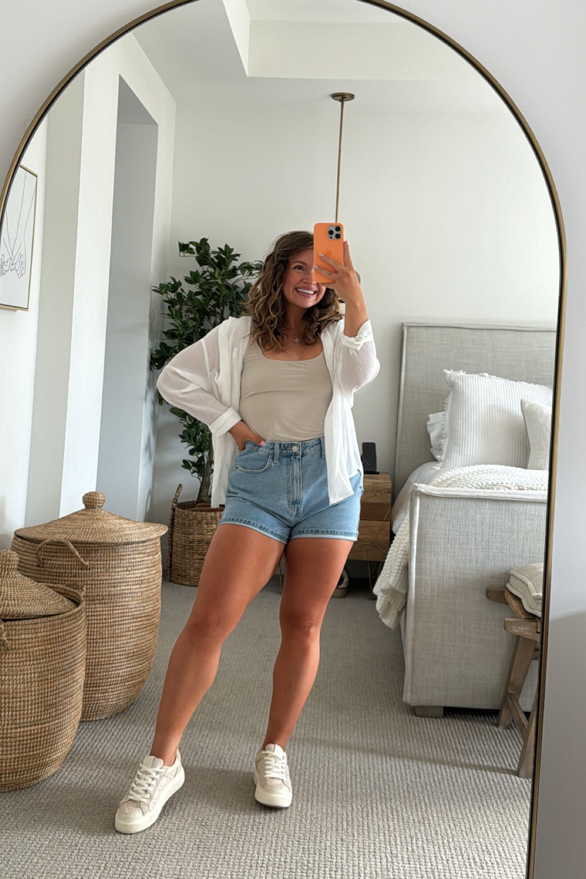 date night ootd

exact shorts are cello brand (old from a boutique so sorry!!)

shoes are my FAV! pricey, but I got 15% off by signing up for their email list!

#abercrombie #toryburch