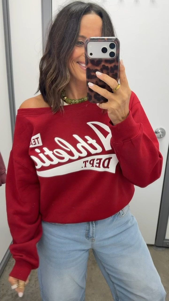 Walmart came through with the perfect game day sweatshirt ❤️🏈 

#WalmartFinds #WalmartFashion #GameDayOutfit #GameDayStyle #AffordableFashion #LTKCreator
