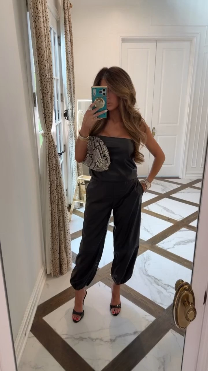 Cute set that looks like you’re wearing a jumpsuit! Wearing a small top and XS pants!! Get up to 25% off at checkout when you use code “FALL” on Shopbop. Rewards members have early access 9/27. Public sale 9/28-10/01

Nordstrom fashion, Nordstrom finds, Date night outfits, Fall outfits, Wayf, Gemme Beauty, Emily Gemma

#LTKSeasonal #LTKSaleAlert #LTKootd