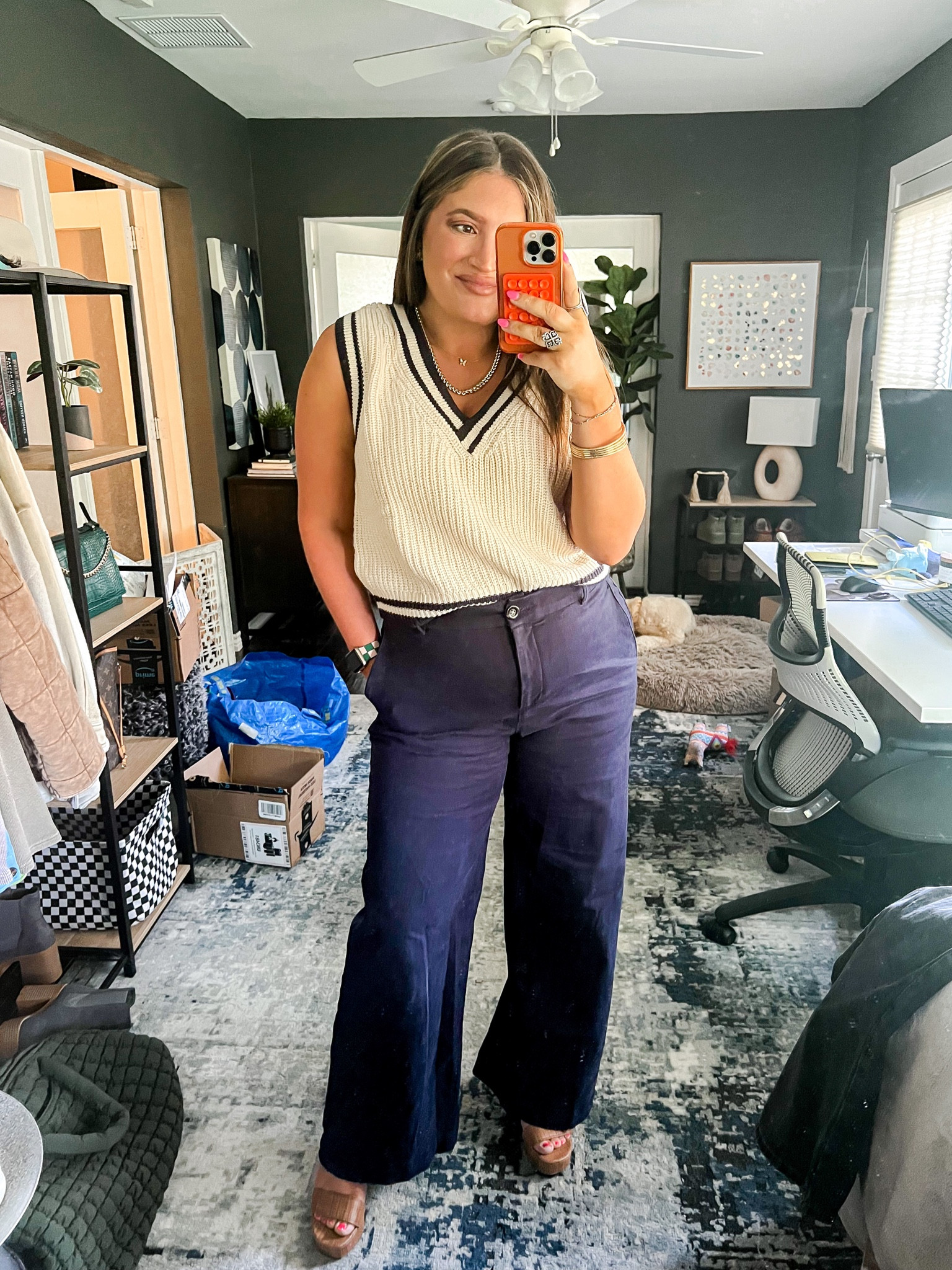 Womens work wear
Business casual
Sweater vest
Trousers


#LTKworkwear #LTKunder100 #LTKunder50