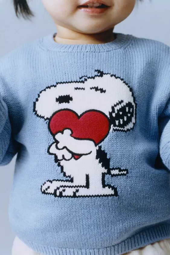 Knit jumper with round neck and long sleeves. Embroidered SNOOPY PEANUTS™ detail on the front a... | Zara US