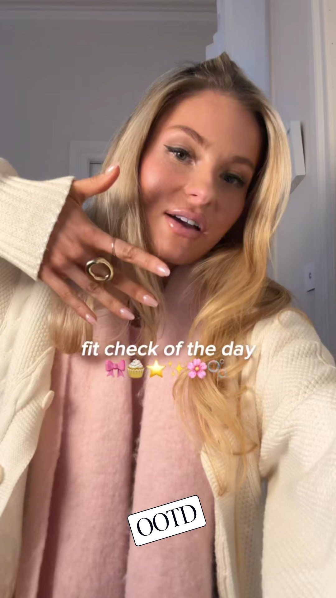 OOTD | Cozy Winter Vibes 💕

Everything available on LTK Linked below and Dupes for what’s not available.

Let me know your winter staple x

#LTKSeasonal #LTKBeauty #LTKStyleTip