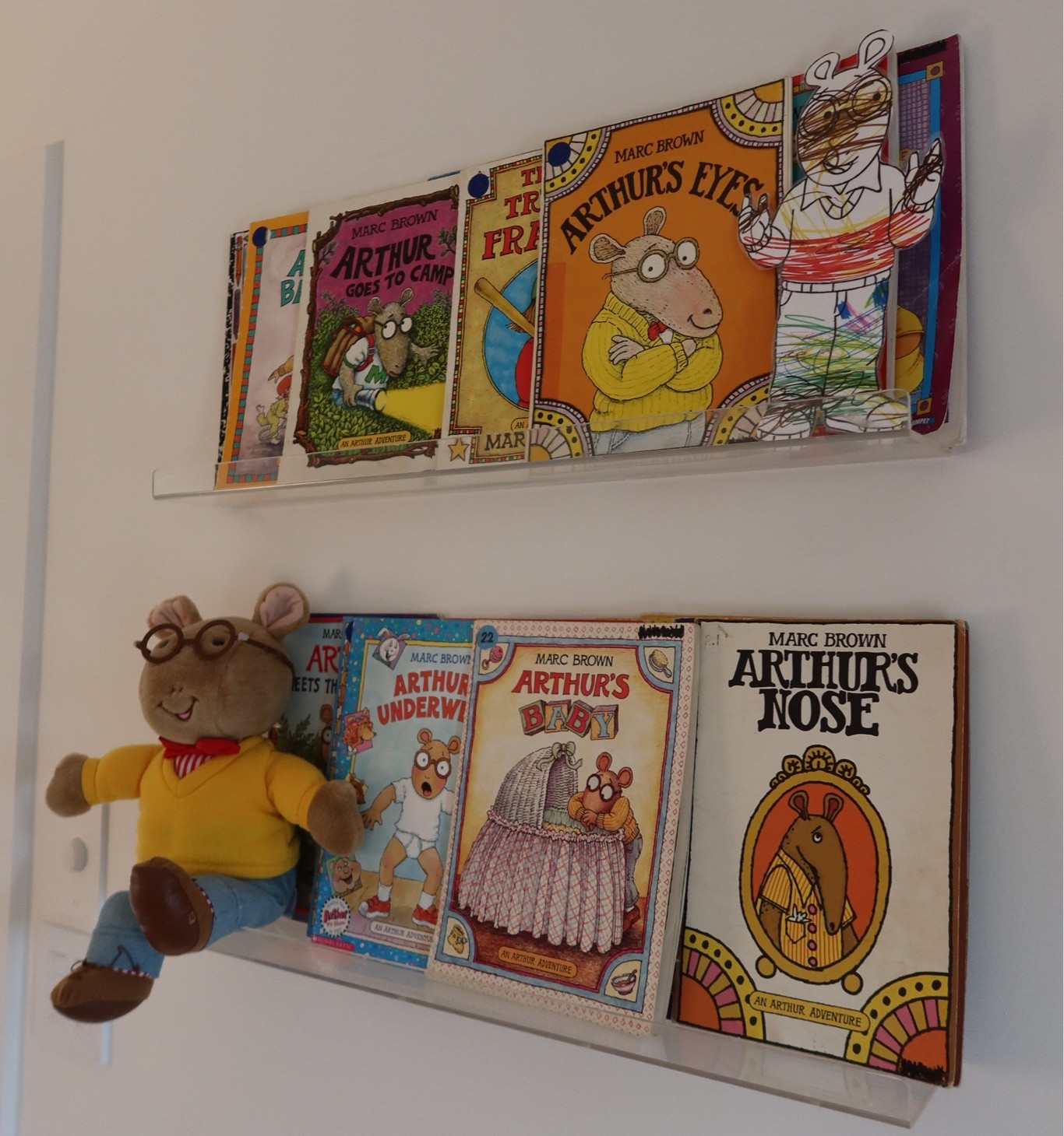 Arthur bookshelf for the month. 

Just a heads up, A lot are ones my mom kept and gave to Jennings so the covers on the new versions are different.