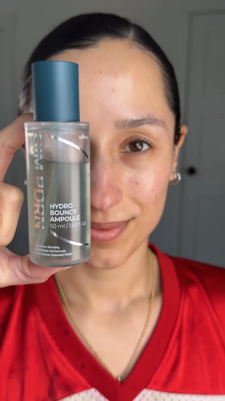 From dull to dewy in seconds 💚

@isntree 

#isntreegim 
#gimampoule 
#isntreepdrn 
#jellyserum 
#kbeauty