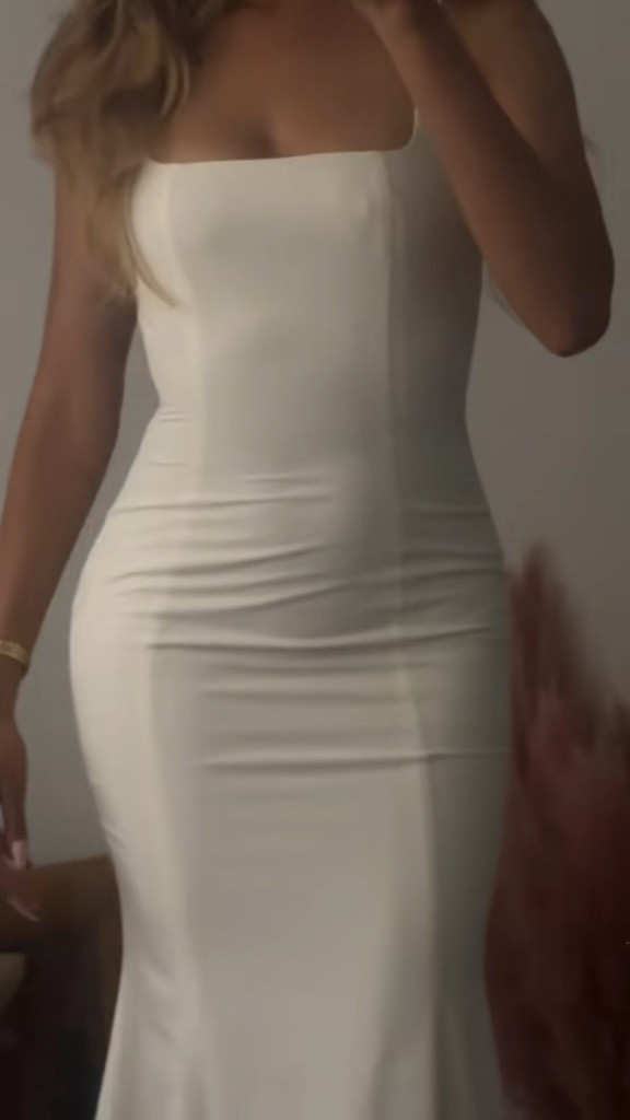 The perfect Sunday brunch dress! Layer with a faux fur or trench if you must! #brunchdress #bodycom #mididress 

#LTKootd #LTKgrwm #LTKdayinmylife