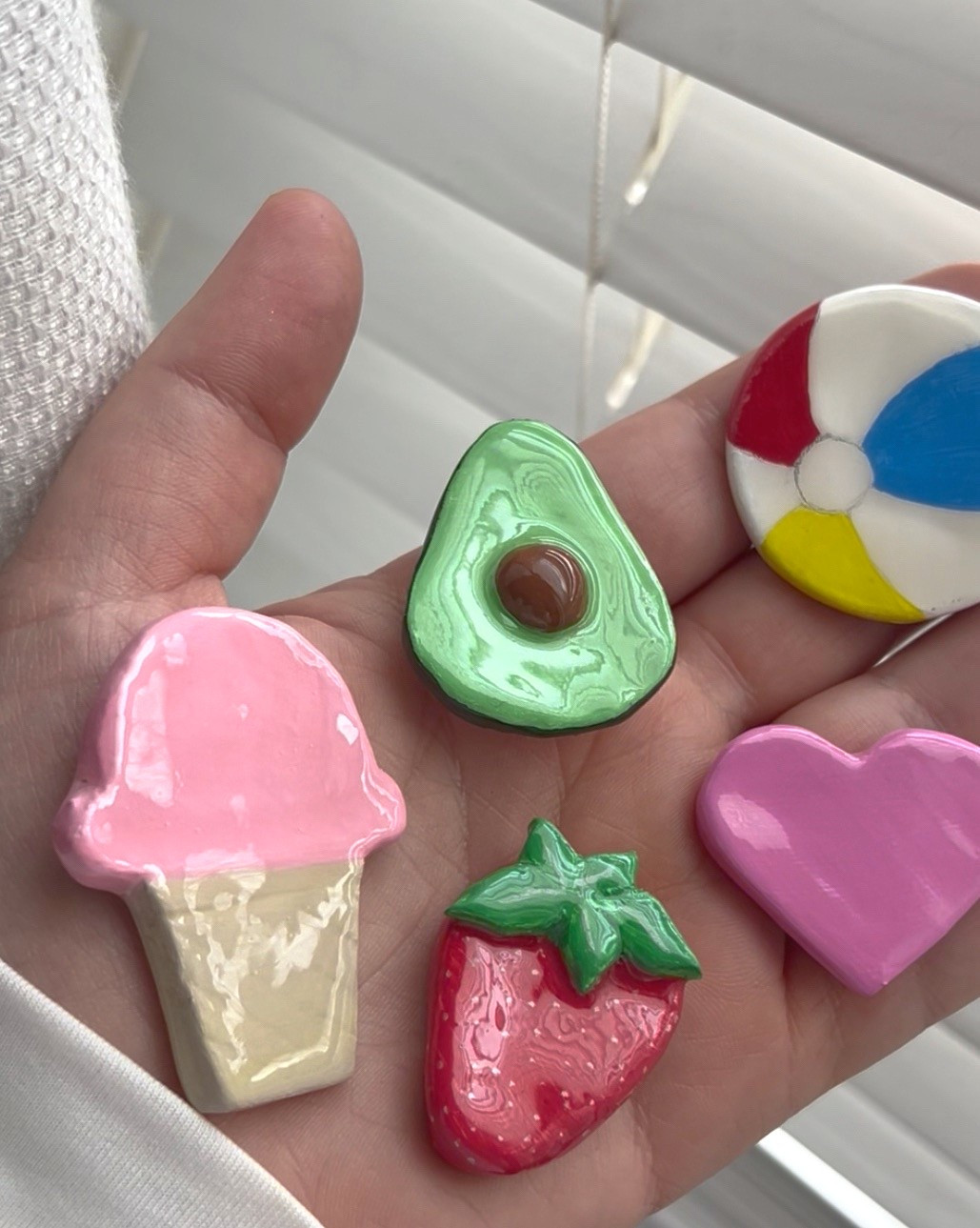 Everything you need to make your own DIY air, dry clay magnets!