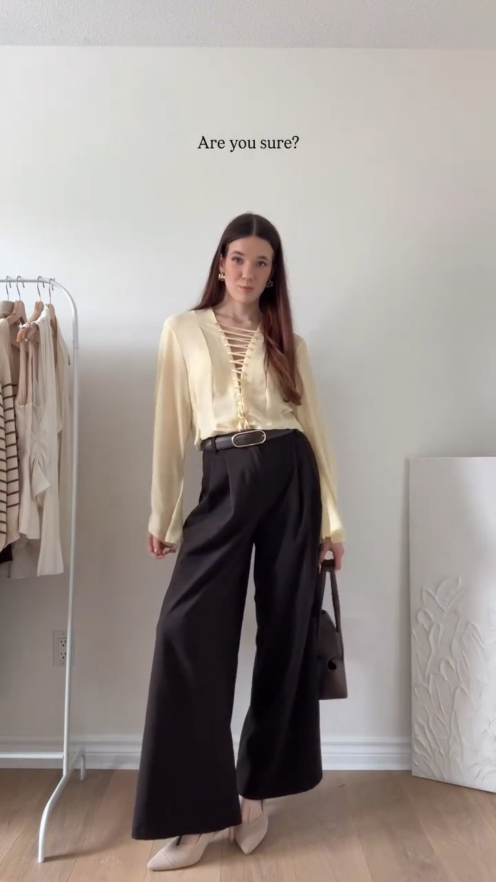 never leaving my house without brushing my hair and at least some tinted moisturizer, do you agree? 👀 
.
.
.
follow @elizzako for more outfit inspo!
.
.
.
.
.
ootd, daily look, outfit inspiration, spring fashion, spring looks, outfit styling, summer looks, minimal fashion, daily outfit ideas, chic style, elegant outfit, chic outfit, old money style, Pinterest girl look
.
#summeroutfits #summerstyle #summerootd #ootd #dailyoutfitinspo #wearthisnext #pinterestinspired #outfitinspiration #fashion #springbreak #springfashion #springstyle #dailylook #fashionreels #elegantstyle #oldmoneystyle #minimalstyle #chicoutfits #classygirlstyle