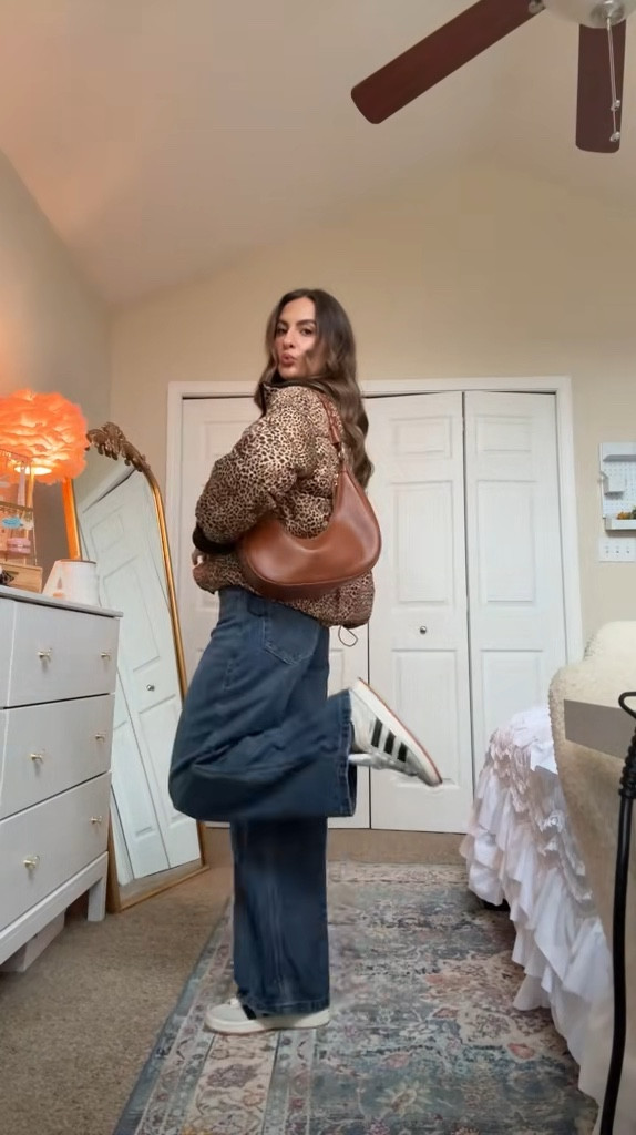 a basic but super cute fit that i wore to go shop🤎

#LTKStyleTip #LTKMostLoved #LTKSeasonal