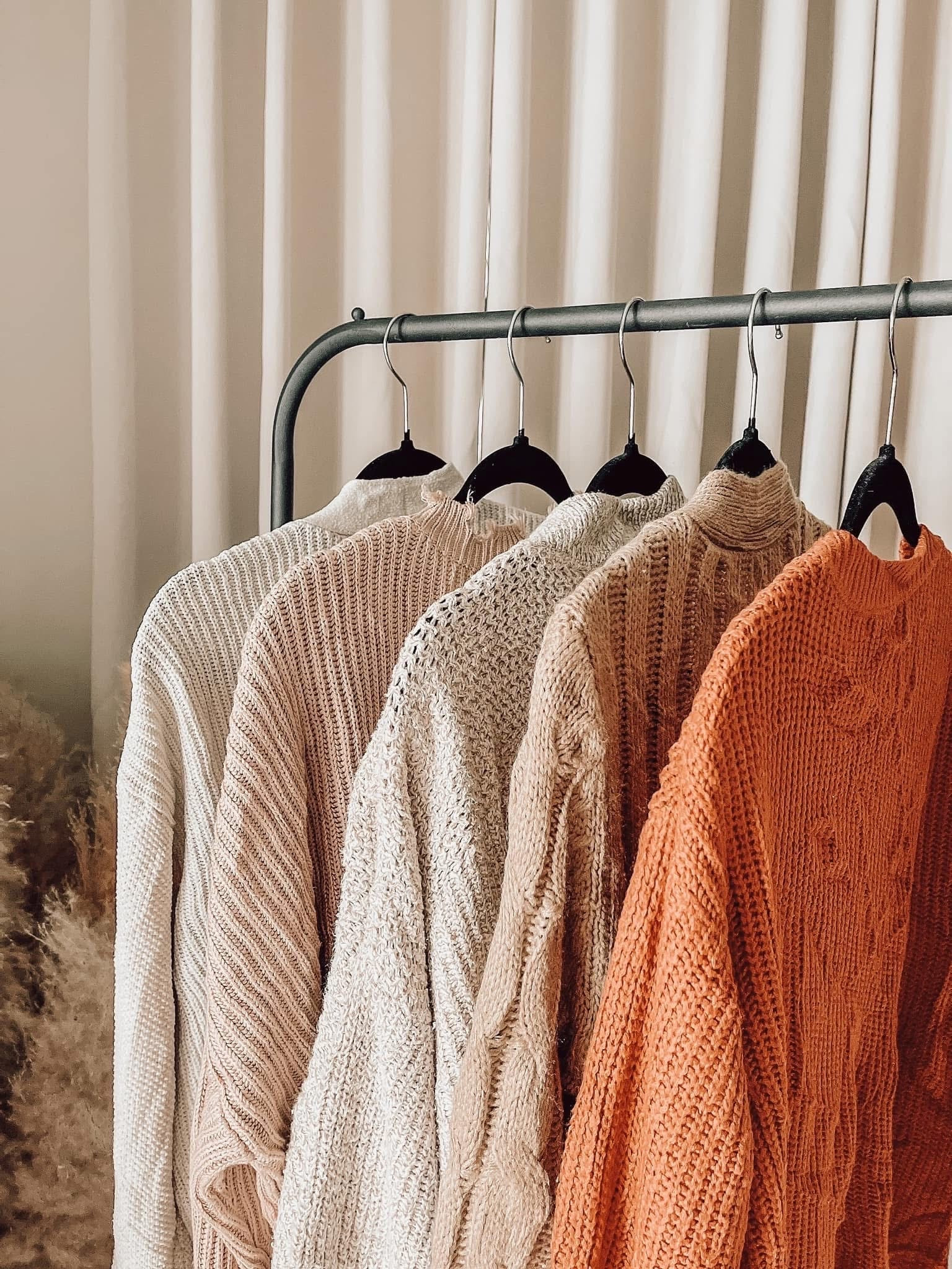 Sweater weather loading…. it’s basically fashion’s way of saying: Yes, you can be cozy and chic at the same time.

Cue the dramatic entrance of oversized knits, latte‑in‑hand strolls, and the annual debate of cardigan vs. pullover. Spoiler: you’ll need both. 😉 #SweaterWeather #CozyButMakeItChic

#LTKootd #LTKSeasonal #LTKMidsize