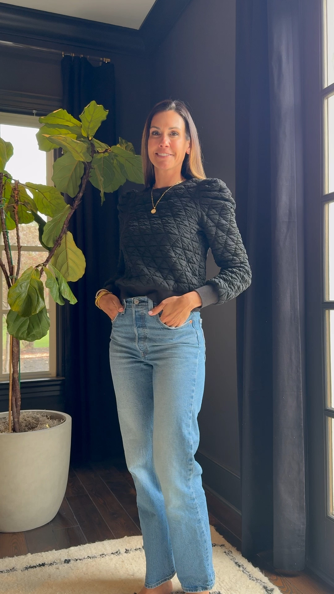 OOTD: Puff sleeve quilted sweatshirt and favorite necklace 🖤