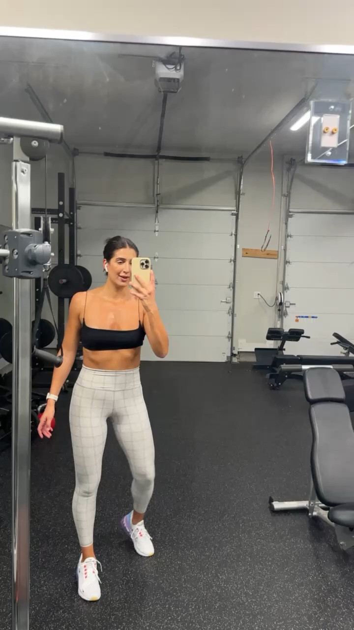 Loving these leggings from Vuori - the pattern is so cute!

Vuori leggings - activewear - workout pants - patterned leggings - workout outfit - gym outfit 

#LTKstyletip #LTKSeasonal #LTKfitness