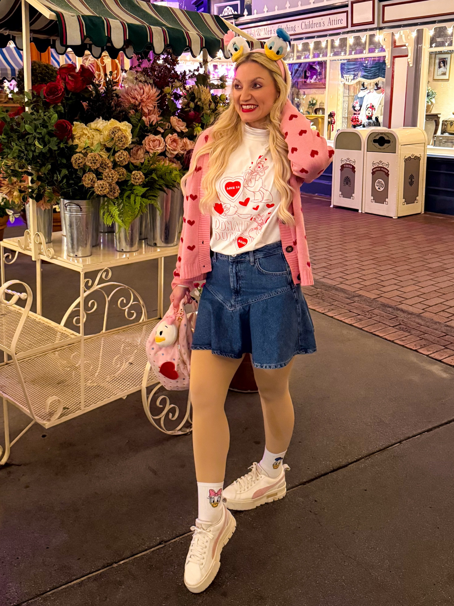 Pink Red Hearts Valentines Ducks Look 🩷❤️
My tshirt is from Skinnydip!
