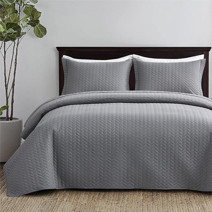 Maple&Stone Summer Quilt Set Queen Size, Lightweight Grey Bedspread Ultrasonic Chevron Pattern Li... | Amazon (US)