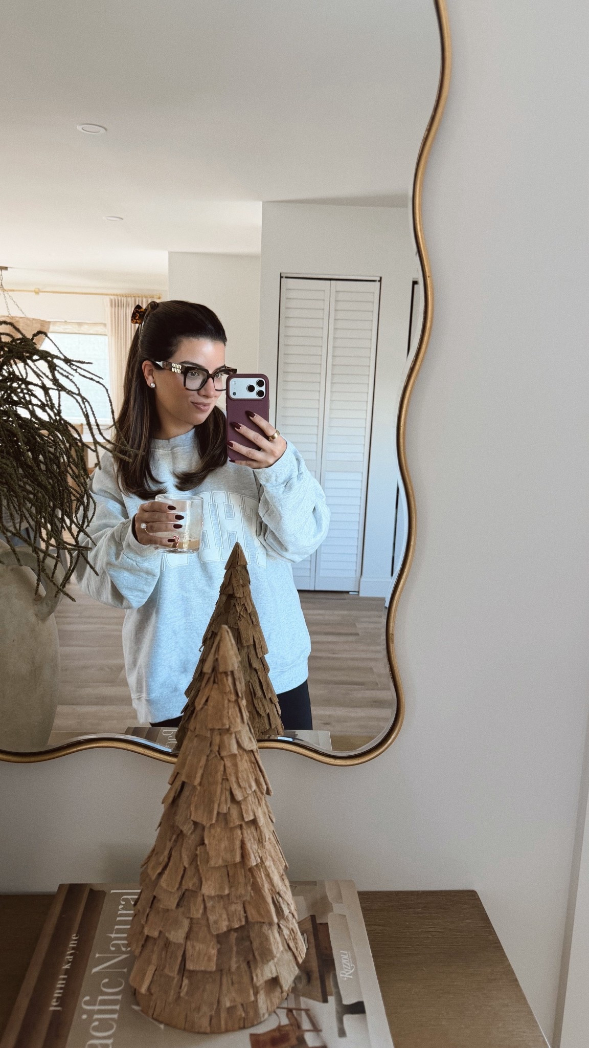 Cozy OOTD to be Mrs Clause today 🎅🏼🤍

#sweatshirt #cozyoutfit #leggings #clawclip #iconcup #amazon #amazonfind #miumiu #phonecase #christmas 

#LTKHoliday #LTKmomlife #LTKdayinmylife