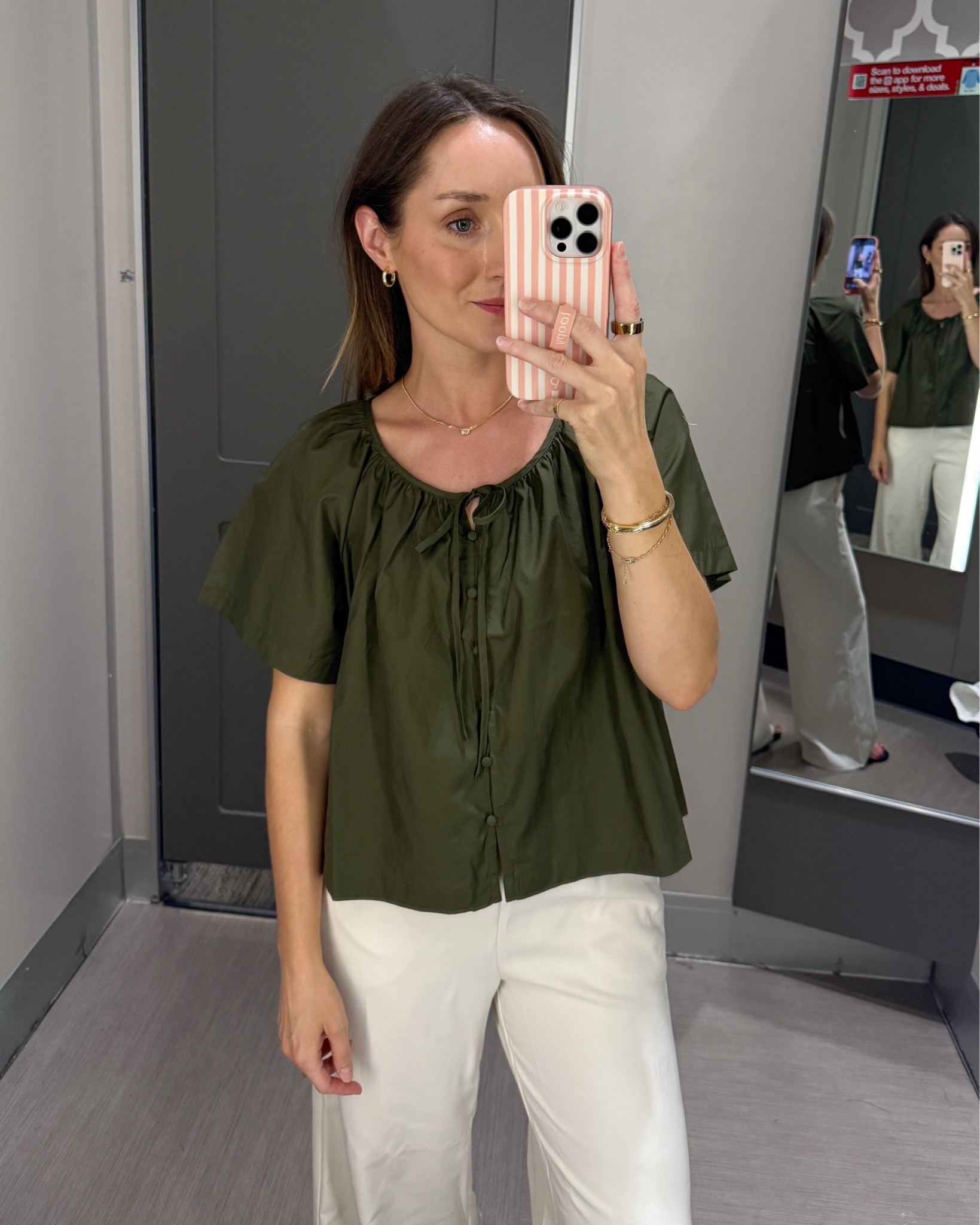 Cute little breezy top in a fall color. Wearing an XS.￼