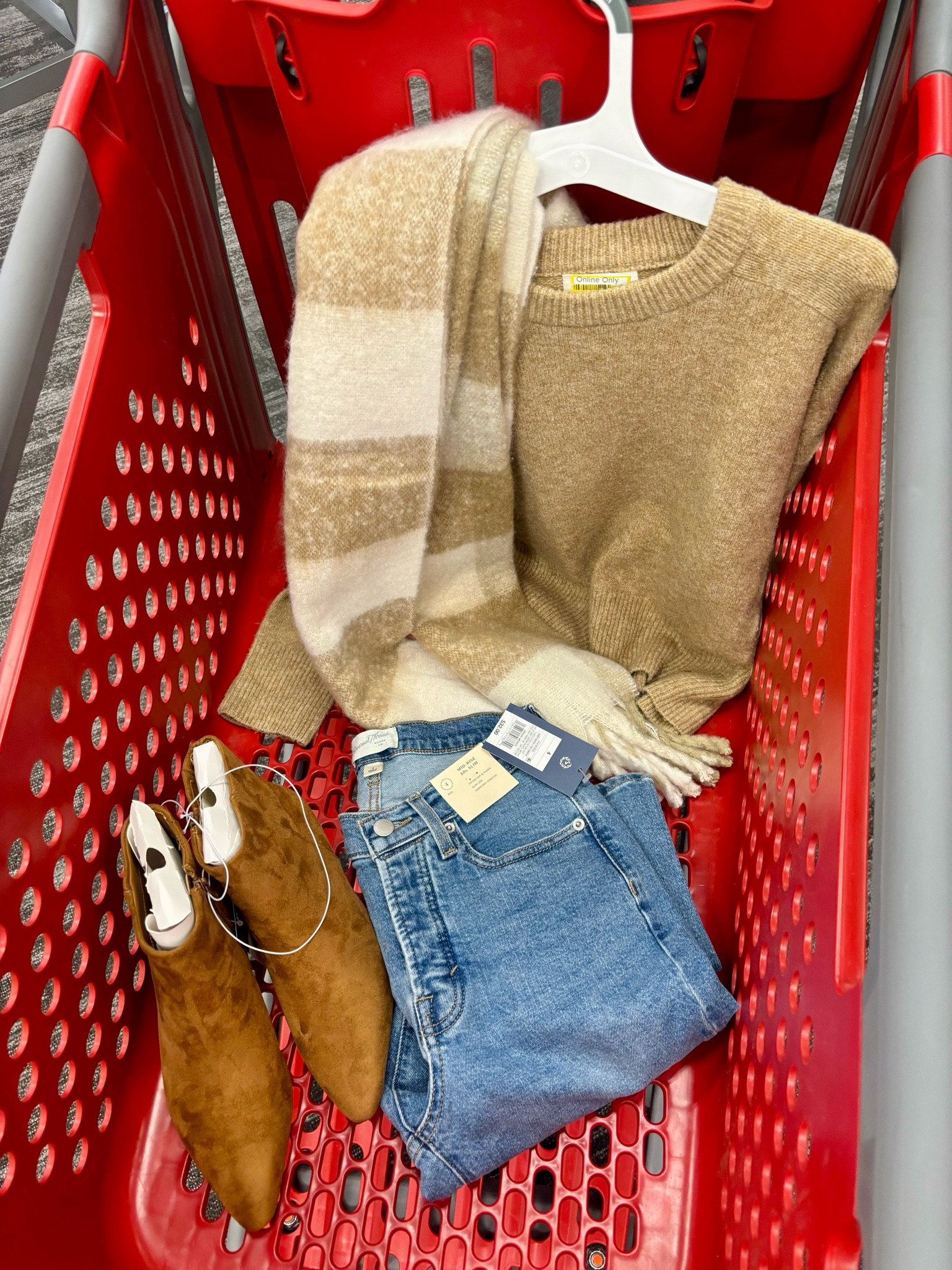Target fall sweater outfit 🧸

#LTKFindsUnder50 #LTKSeasonal #LTKStyleTip