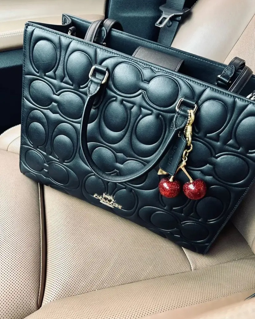 Coach Maggie Tote Bag
In Signature Leather