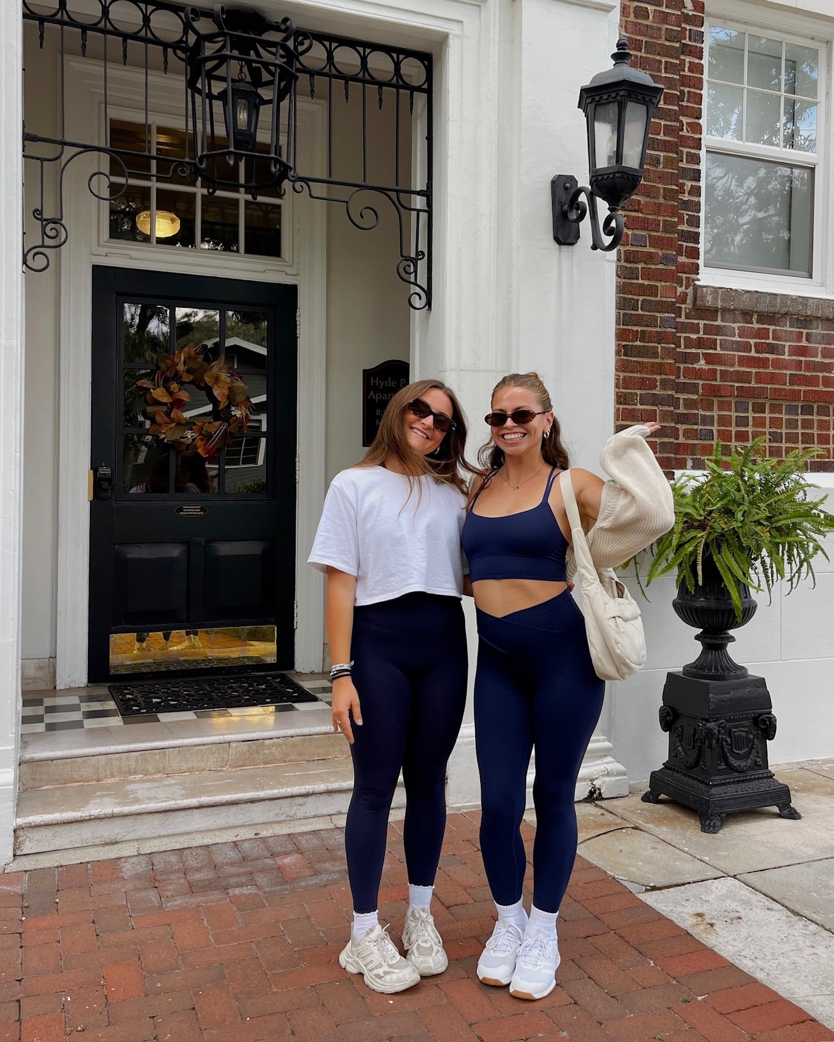 my whole look is aerie and my top and leggings are currently on sale! love this dark blue 💙👏🏻🤩

#LTKStyleTip #LTKActive #LTKFindsUnder100