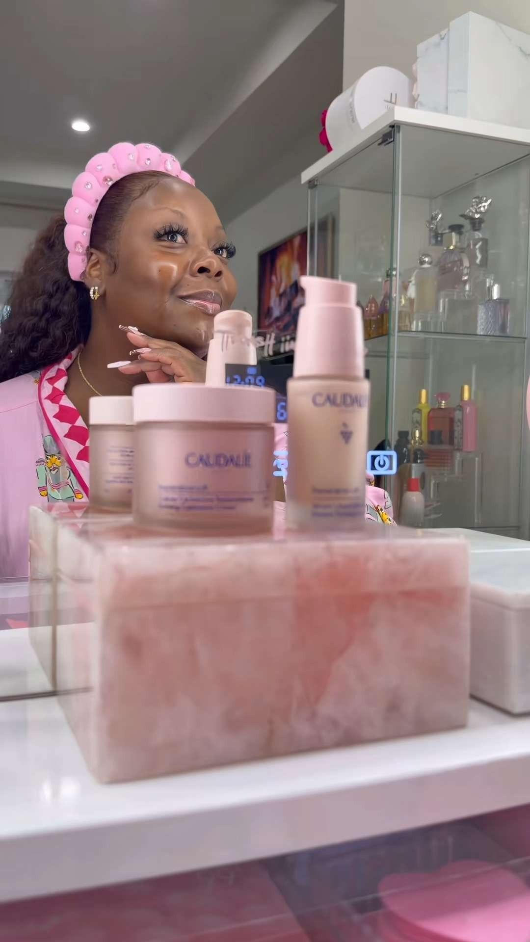 When I tell you my skin has been EATING this Caudalie routine up… bestie, I mean it. 💆🏽‍♀️✨

I’ve been using the Resveratrol-Lift Serum every morning and night and the lifted, snatched, bouncy skin it’s giving?? I had to put y’all on AND wrap it up for my sister for the holidays because she deserves skin that actually works for her too. 🎁💗

If you’re looking for a gift that’s gentle, effective, and makes you look like you slept 12 hours… this is literally it.

@Caudalie @sephora 

#CaudaliePartner #Caudalie 

 #LTKmorningroutine #LTKFindsUnder100 #LTKBeauty