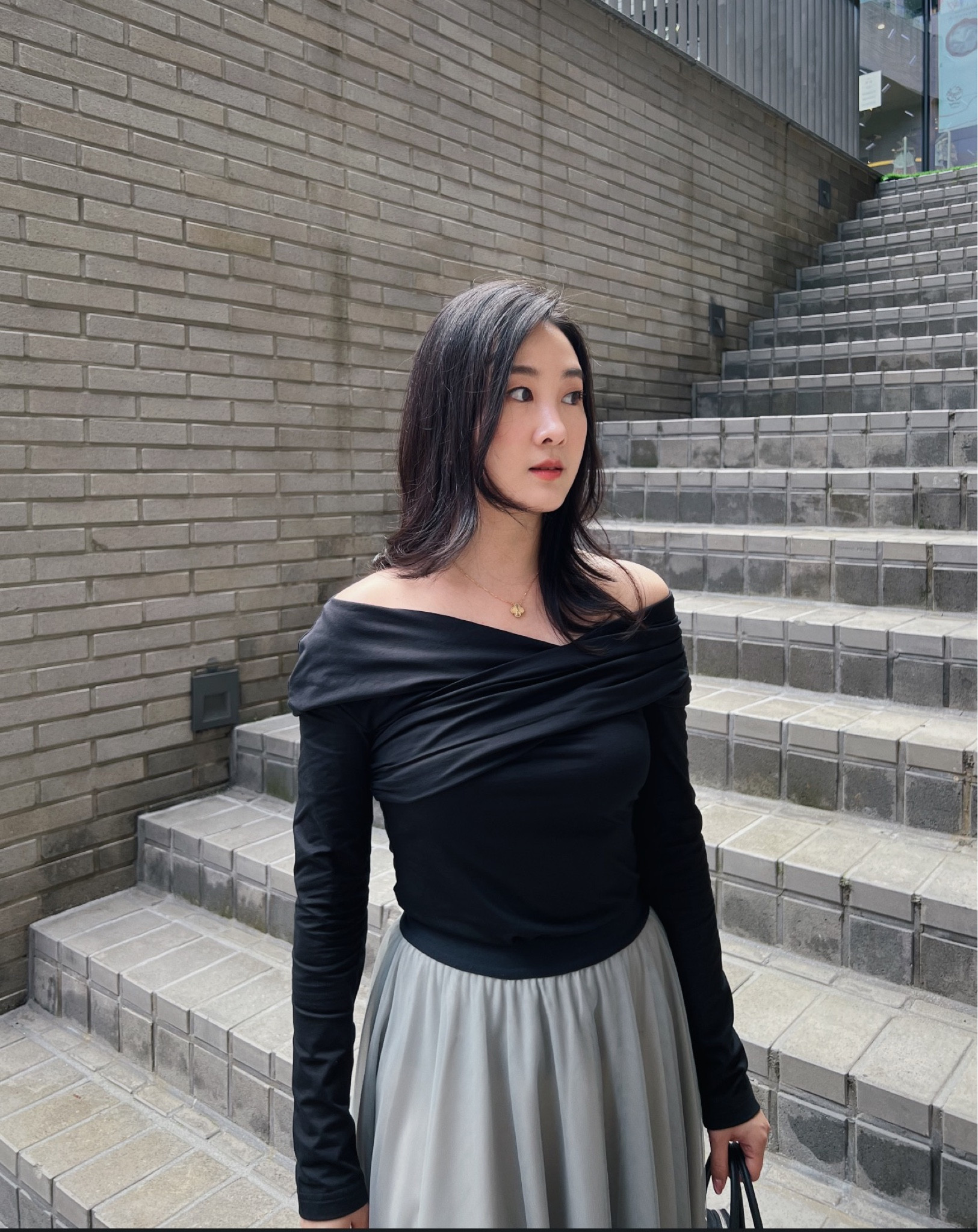 간절기에 꼭 필요한 개더드 임벨리시드 오프숄더 탑
볼륨 스커트, 와이드 팬츠에 정말 잘 어울리는 탑. 몸에 착 감기는 소재라 날씬해보이고 착용감도 편안해요.

코스 신상 S사이즈 착용했어요!
44분들은 xs추천해요.

#ootd #가을코디 #오오티디 #간절기코디 #cosstores

#LTKstyletip #LTKAsia #LTKSeasonal