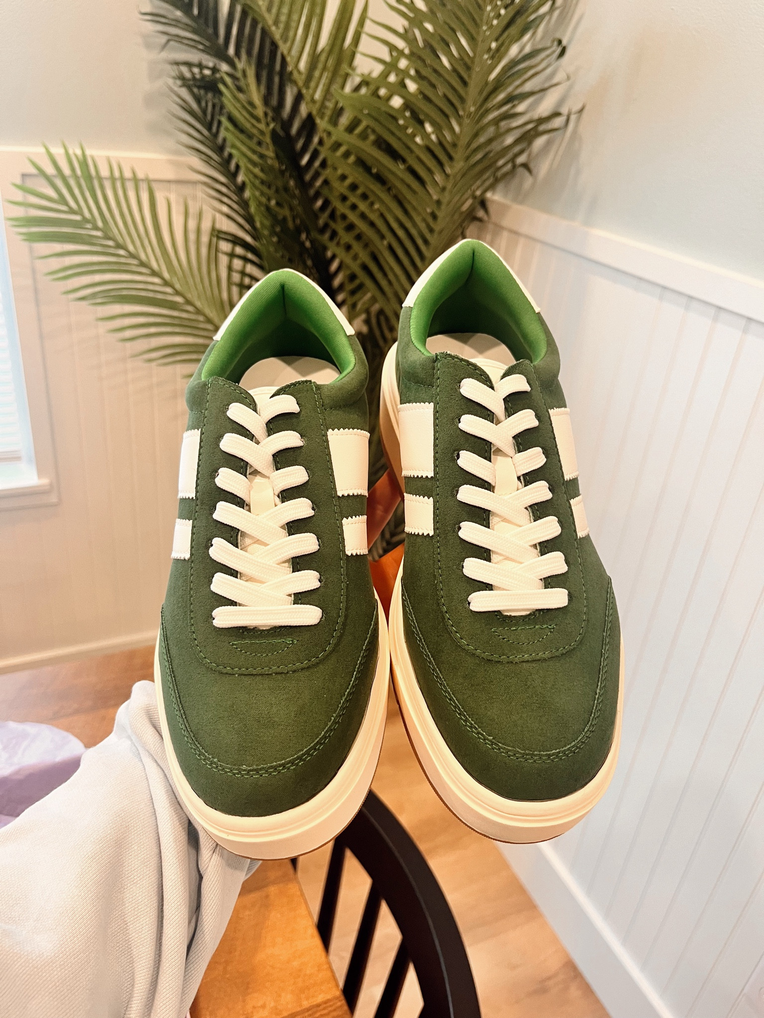 literally always a sneakers girl. 💚