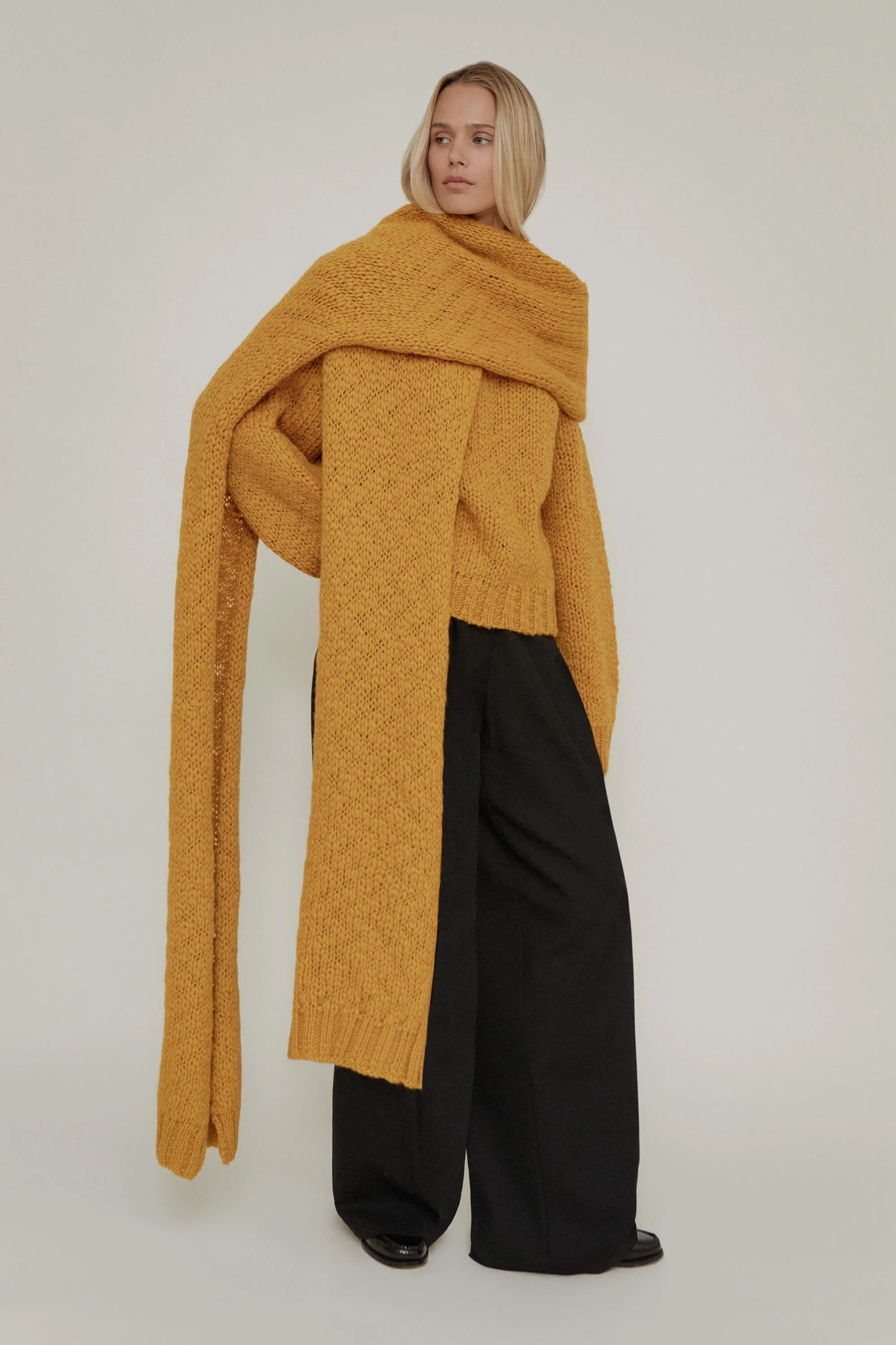 Nuvola Sweater and Scarf in Saffron Wool | Amiya
