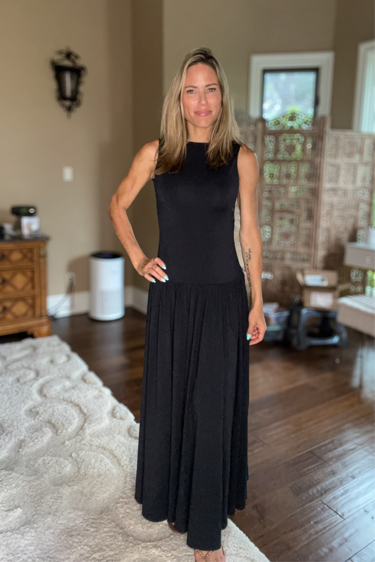 Super cute, soft drop waste dress.  Great for Summer!  Not sure why the photo that is linked is different than the dress, but I promise the link will bring you there.

#dropwaistedress #dropwaistemididress #mididress

#LTKxAF