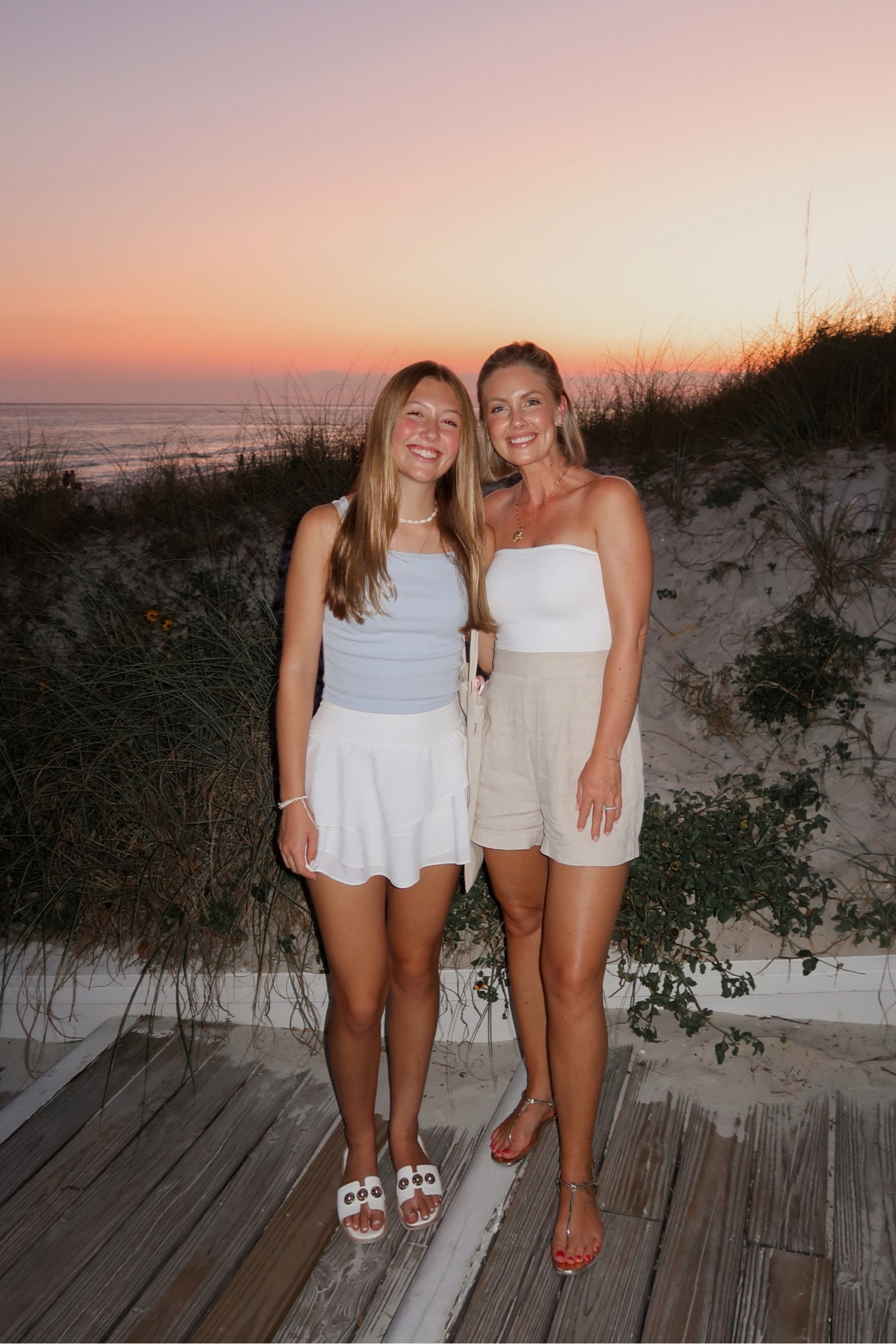 XS tube top / Size down in the Madewell linen shorts 🤍

#LTKStyleTip #LTKFindsUnder50 #LTKFindsUnder100