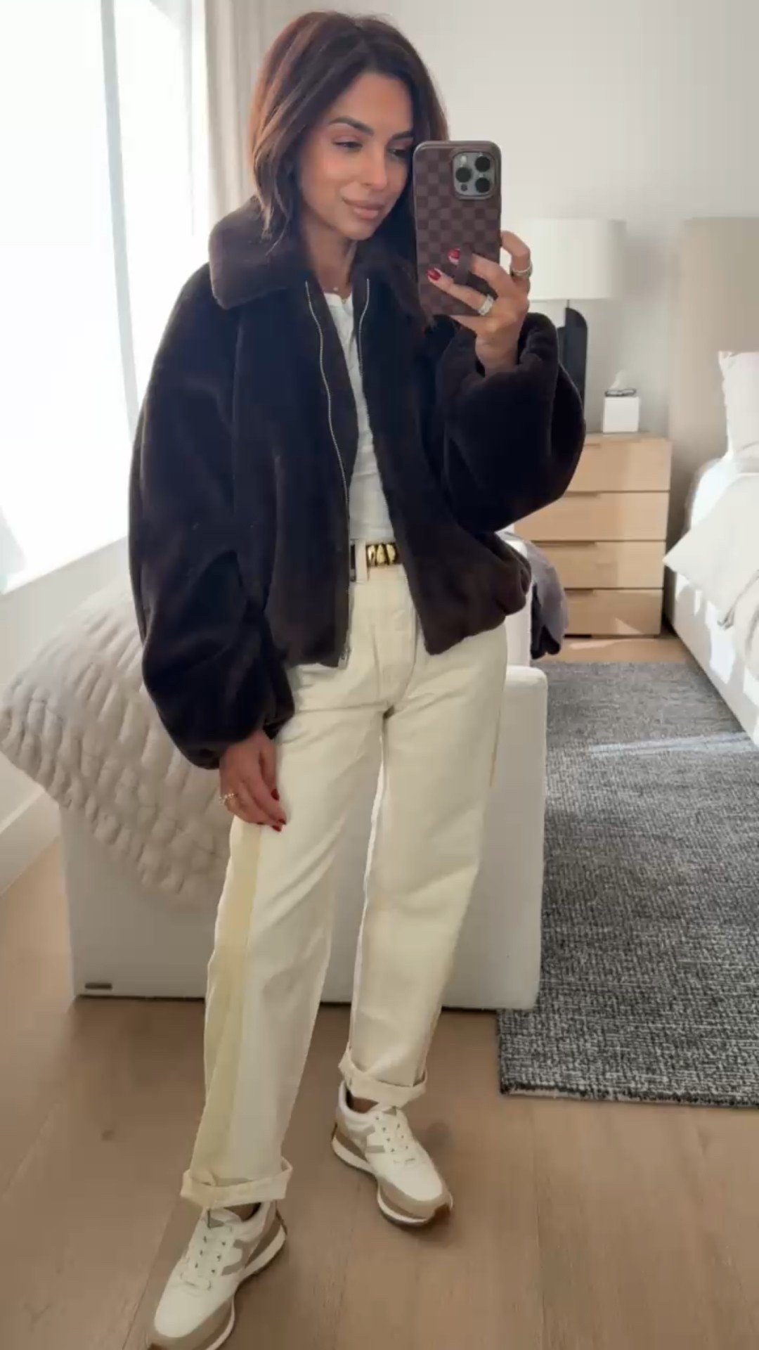 Fall outfit vibes in this cozy brown faux fur jacket and white denim from Madewell! Don’t miss up to 40% off with code EXTRA 🤍

I’m wearing size XS in the jacket, 24 in the jeans and XS in the top.

#LTKSaleAlert #LTKSeasonal