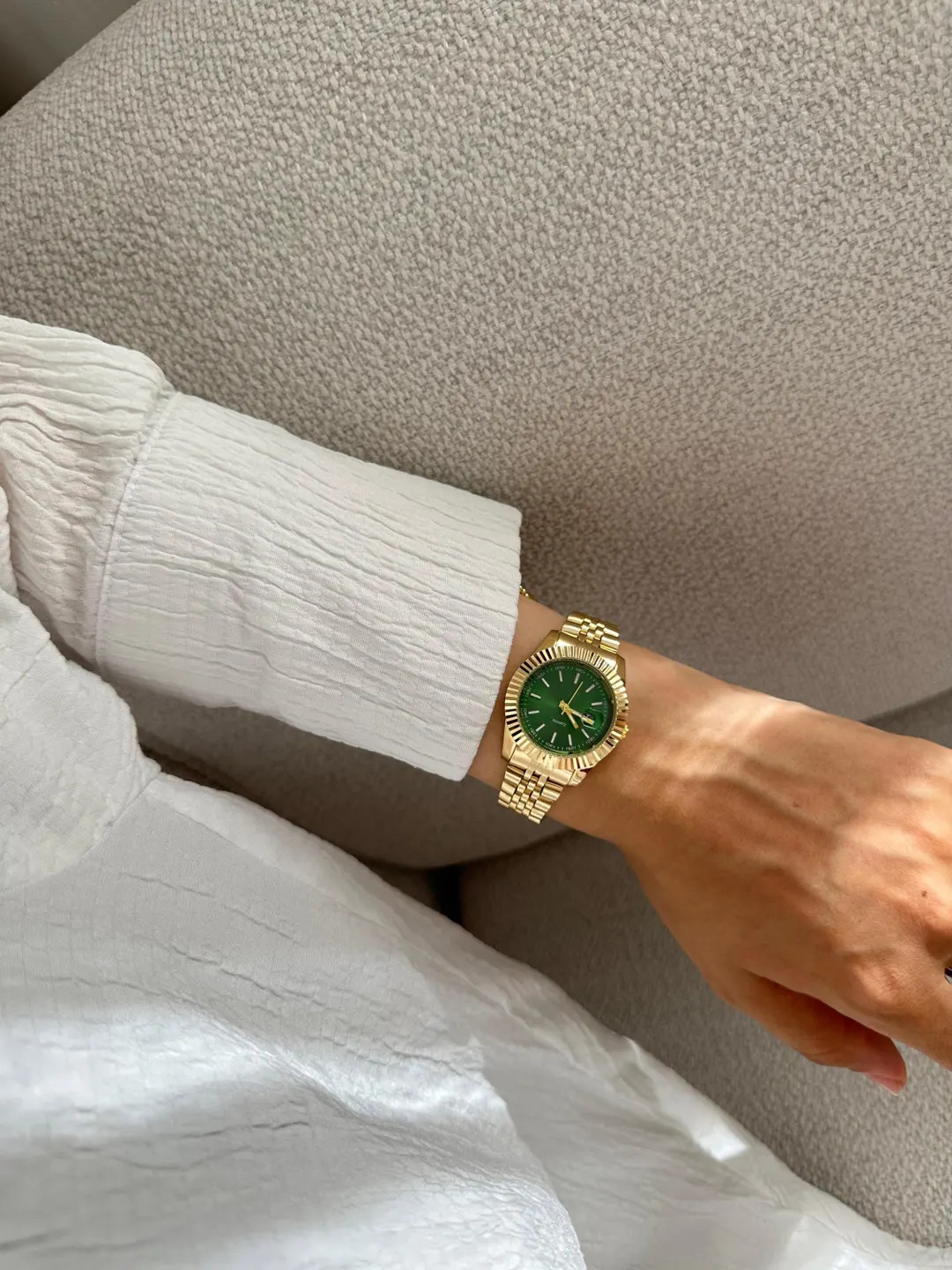 Round Women Watch, Gold Colour Woman Wrist Watch, Vintage Design, Present for Her, Gift for Her, ... | Etsy (US)