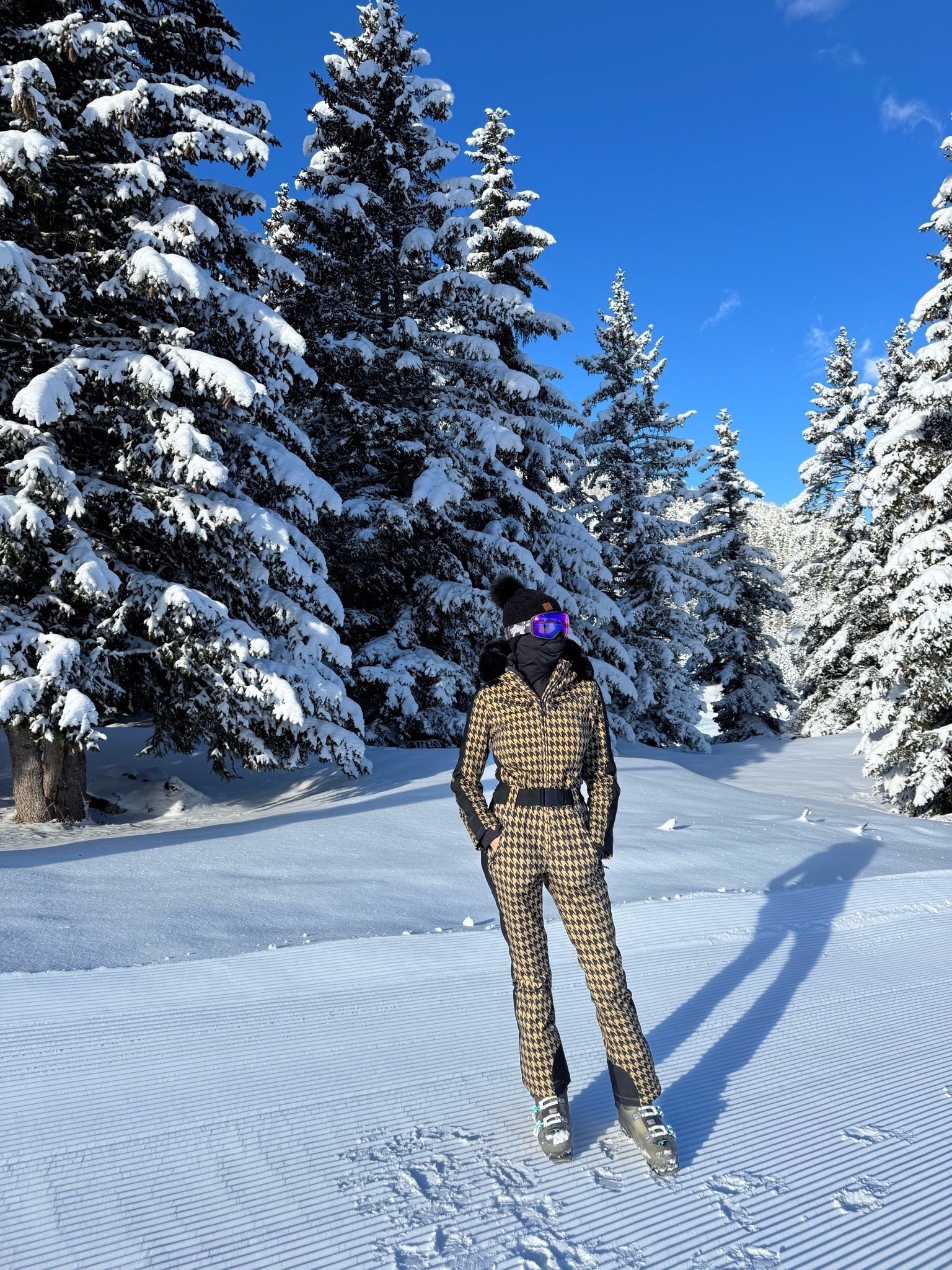 French Alpes ski outfit! This Amazon suit it’s amazing, the quality it’s outstanding and super stylish. Fits true to size and I’m wearing size small 
Ski outfit 
Snow outfit 
Ski suit 
Winter outfit 
Apres ski outfit 

#LTKootd #LTKTravel #LTKgrwm
