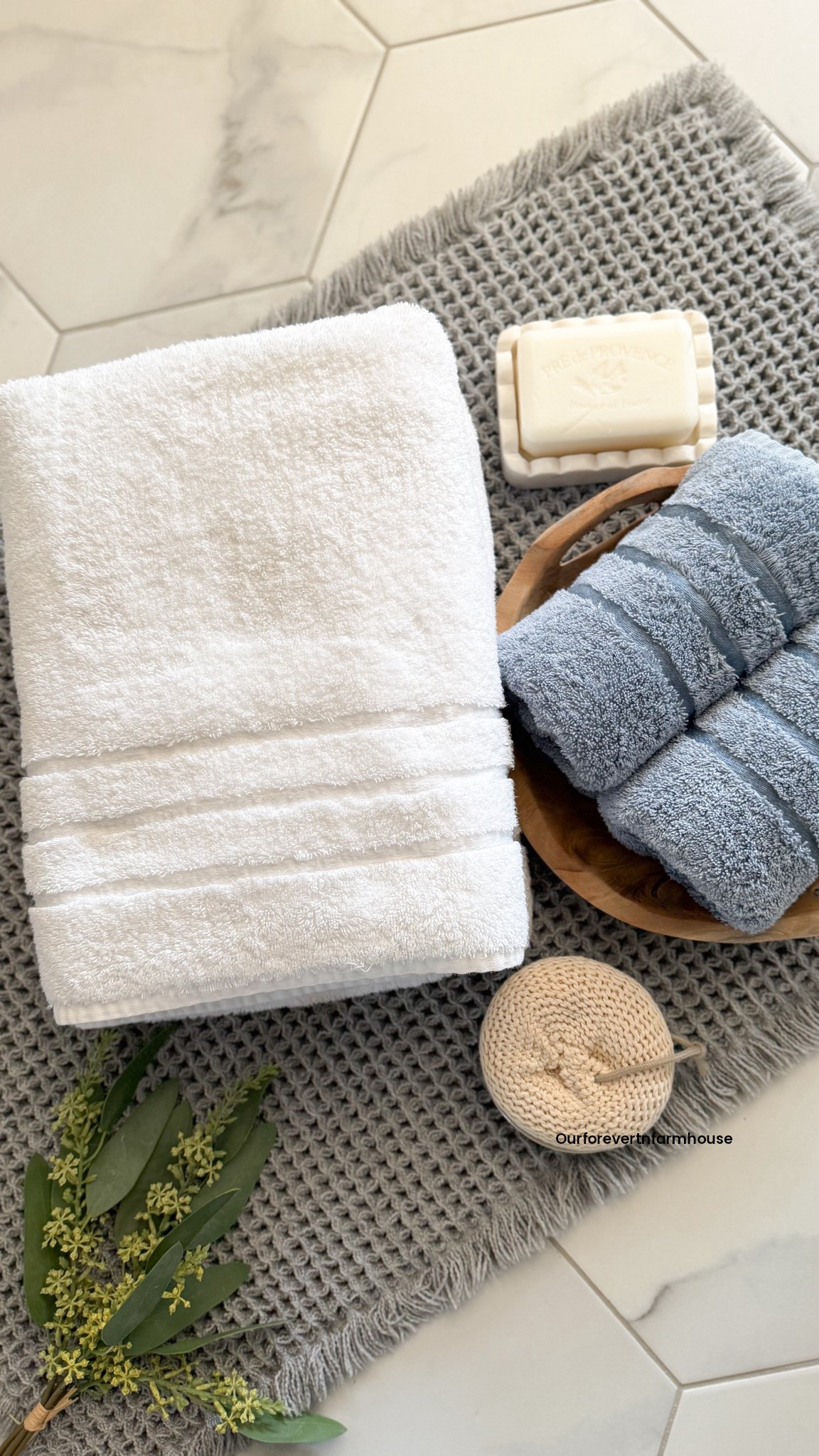 Cariloha Cozy Gift Guide
If you're shopping for gifts that actually feel meaningful this year, these are the soft, comfort-forward pieces everyone loves. Think spa-level robes, plush throws, cloud-soft bedding, and the coziest socks, all the things that make everyday life feel like a little retreat.
I absolutely love this brand. Their resort sheets, bamboo towels, duvets, comforters, and even pillows are all in my home and they truly make it feel like a resort.
Everything is 40% off for Black Friday, and | put together a cozy, curated guide on LTK to make gifting simple and elevated #cozygifts #holidaygifting #cariloha #luxuryhome #comfortathome #resorthome #plushbedding #throwblanket #robelove #wellnessgifts #liveCariloha

#LTKCyberWeek #LTKHoliday #LTKGiftGuide