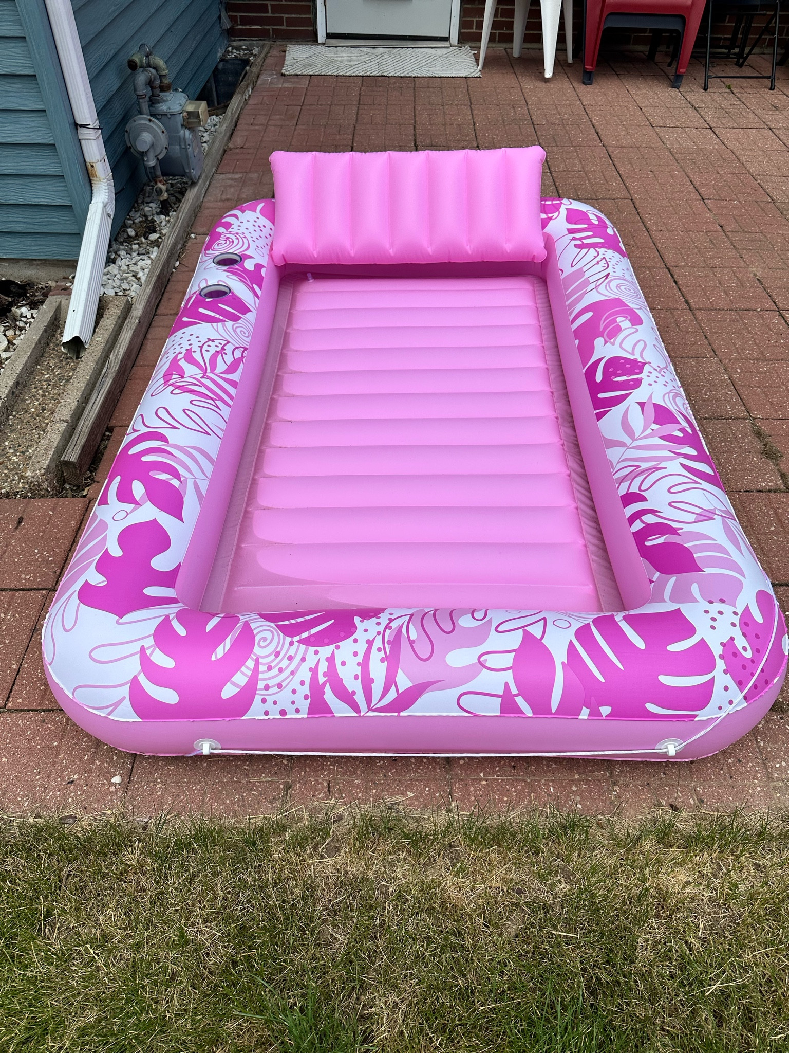 Bought the popular tanning pool for the summer! 

#LTKHome #LTKSwim #LTKFindsUnder50